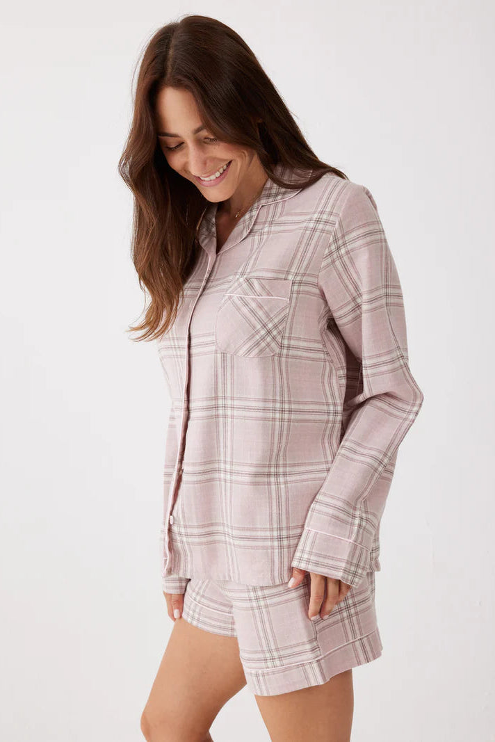 פיג'מת פלנל מכופתרת משבצות מכנס קצר