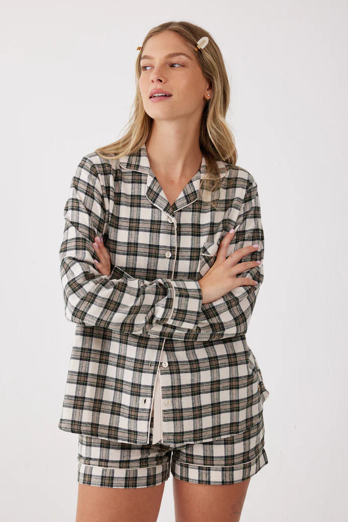 פיג'מת פלנל מכופתרת משבצות מכנס קצר