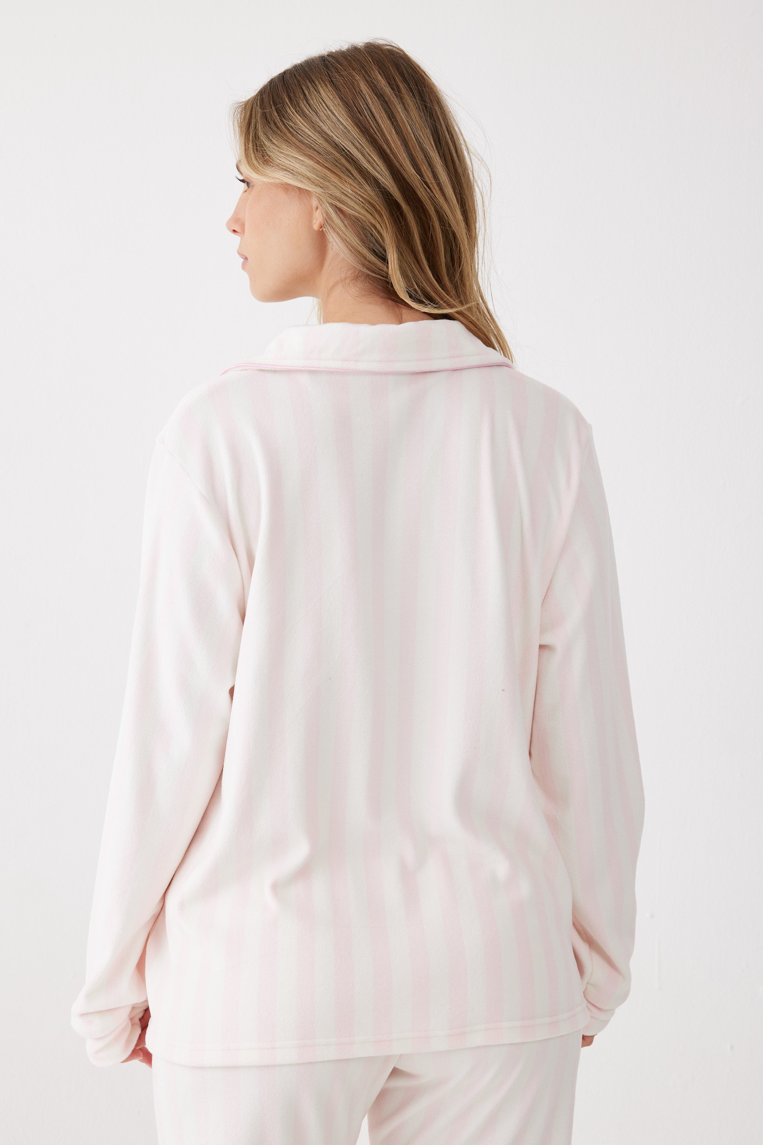 סט פיג'מת קטיפה מכופתרת