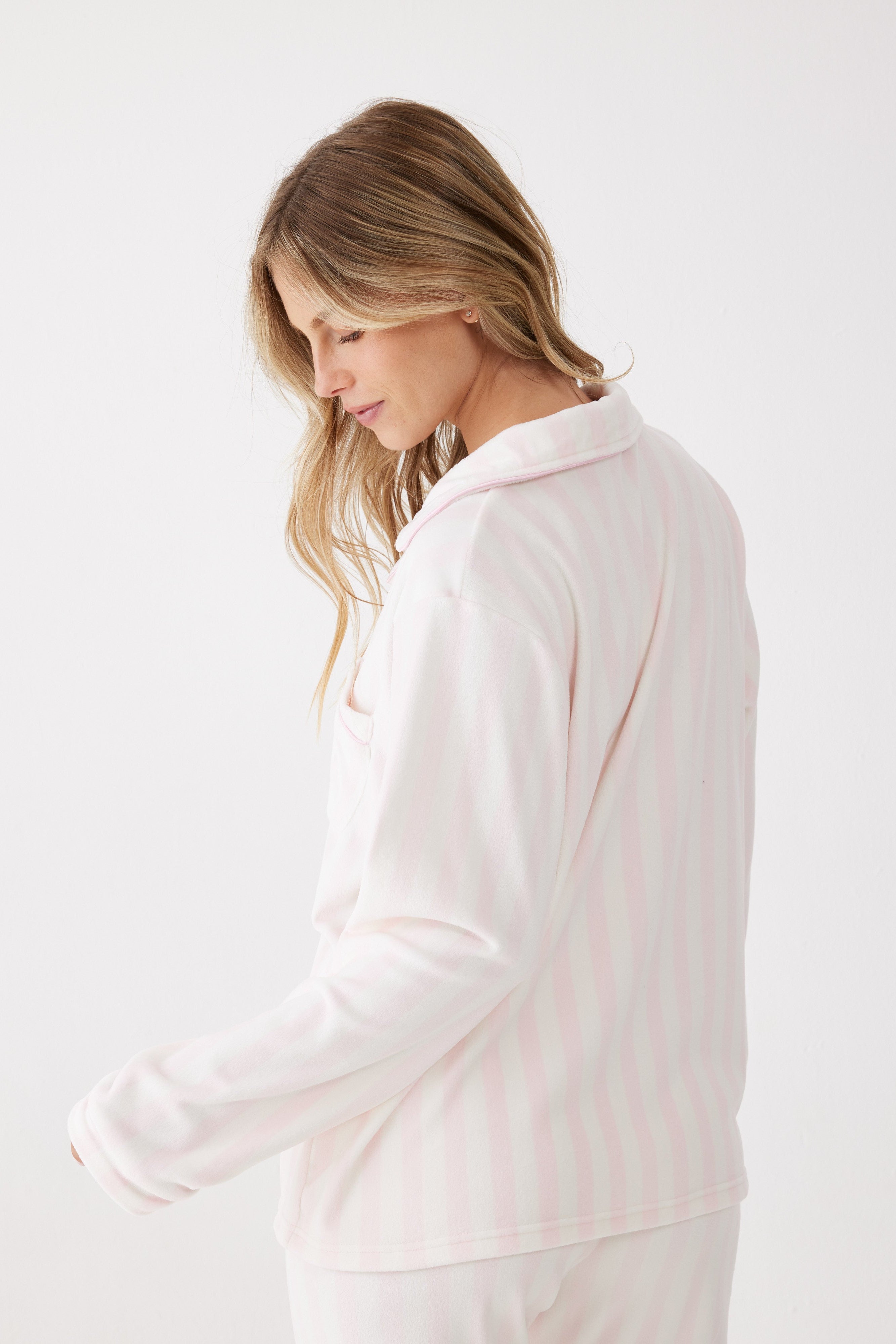 סט פיג'מת קטיפה מכופתרת