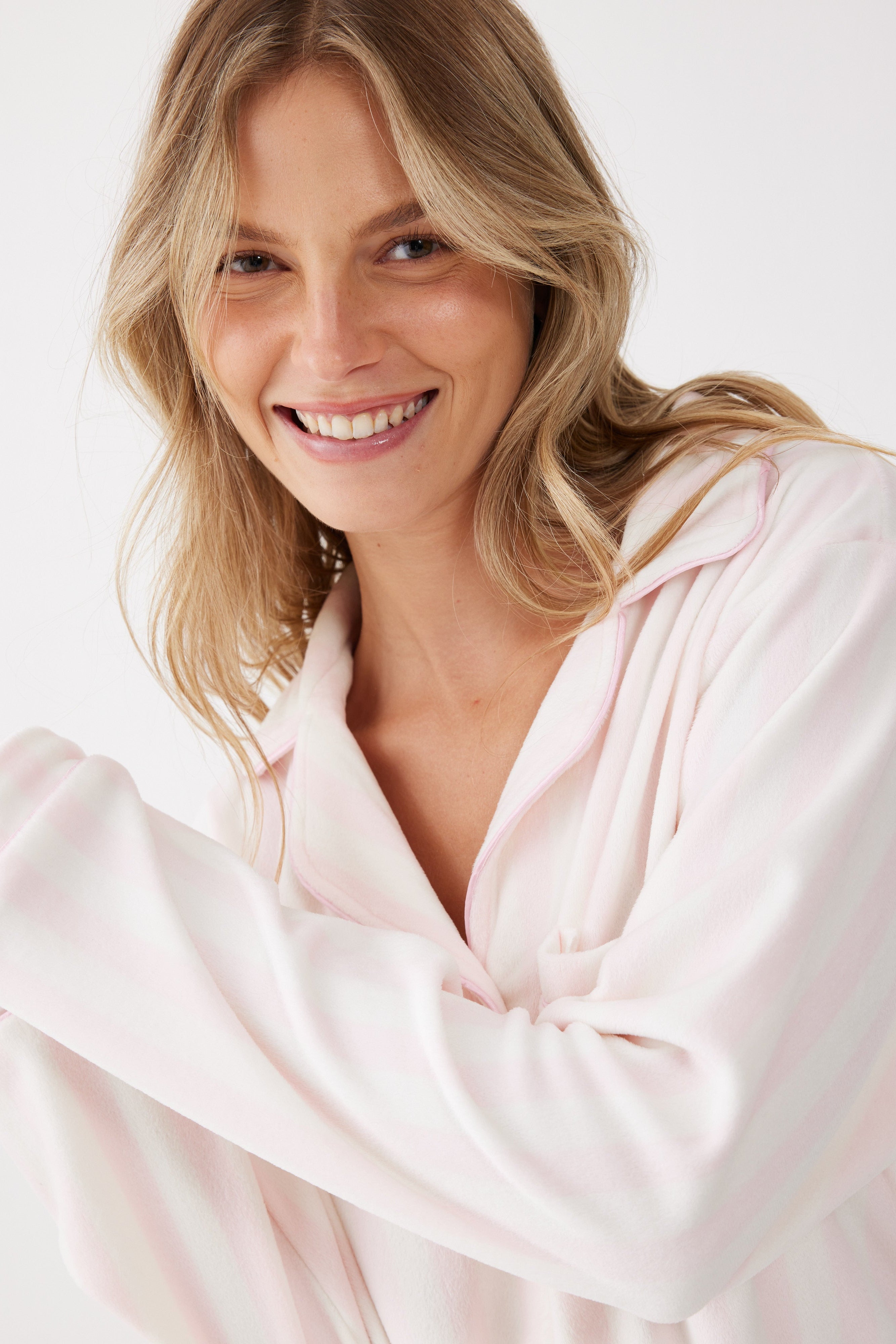 סט פיג'מת קטיפה מכופתרת