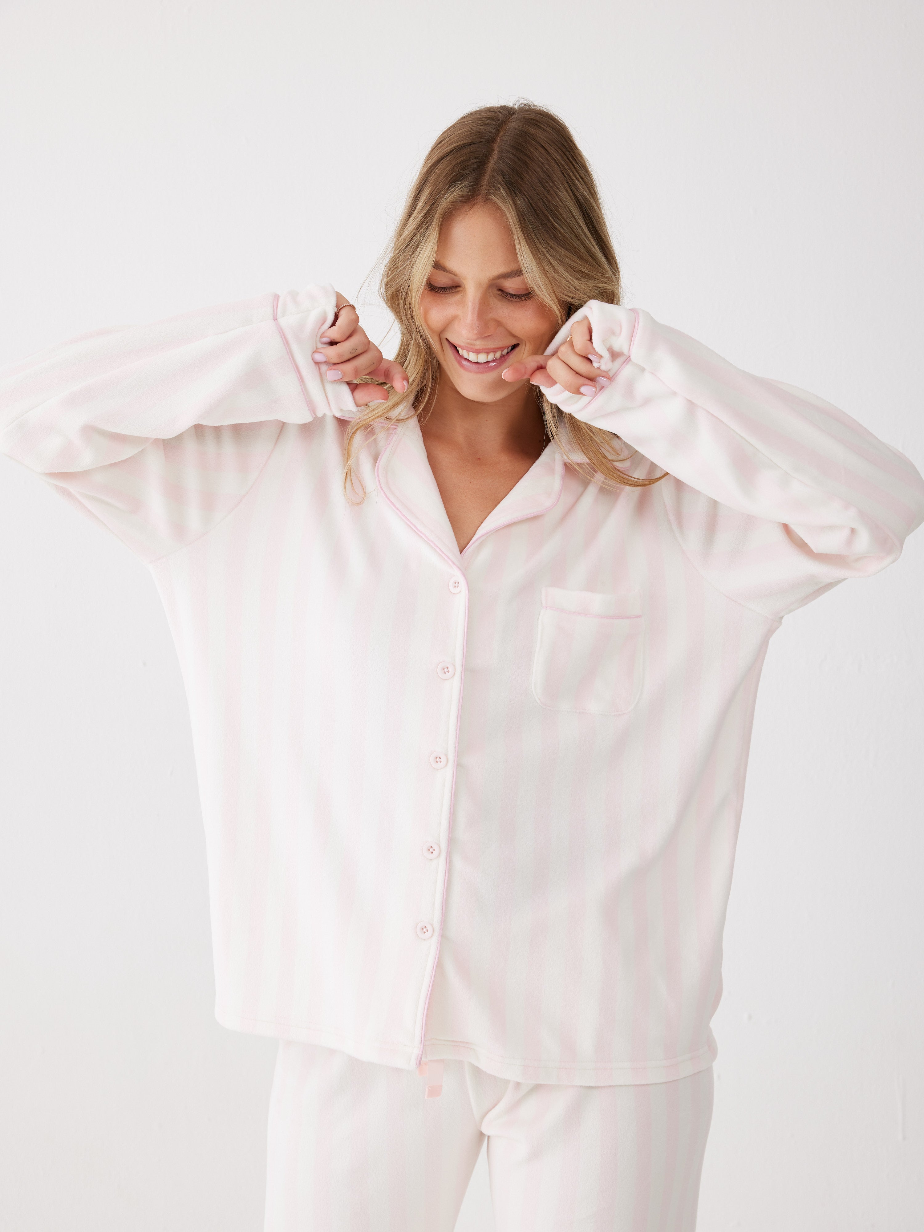 סט פיג'מת קטיפה מכופתרת