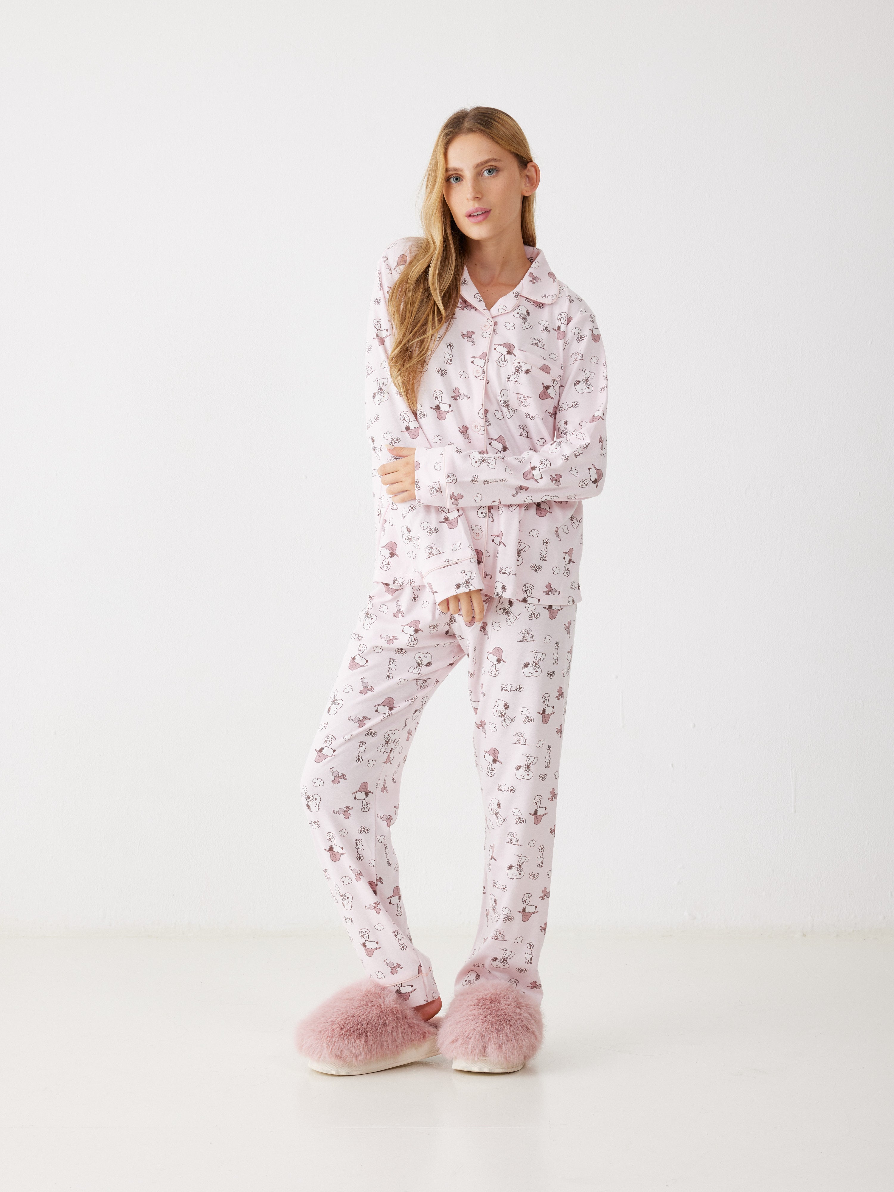 פיג'מה סנופי מכופתרת אינטרלוק