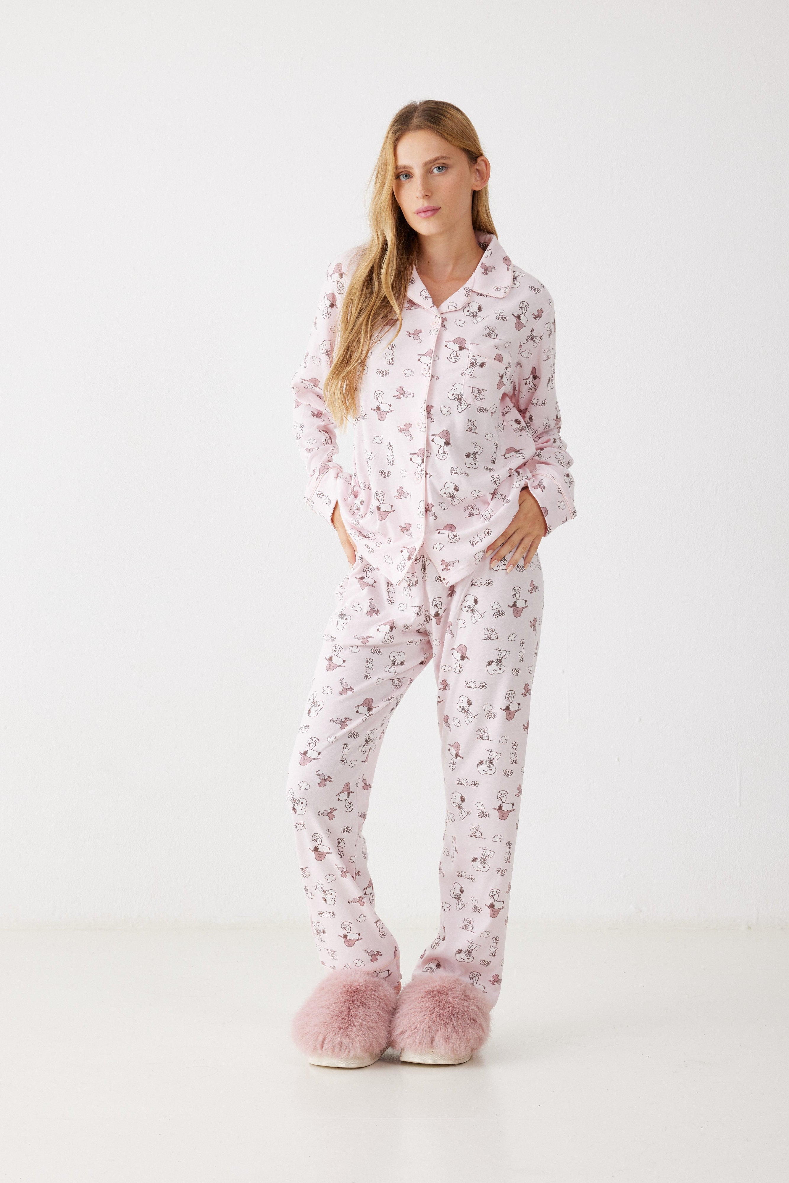 פיג'מה סנופי מכופתרת אינטרלוק