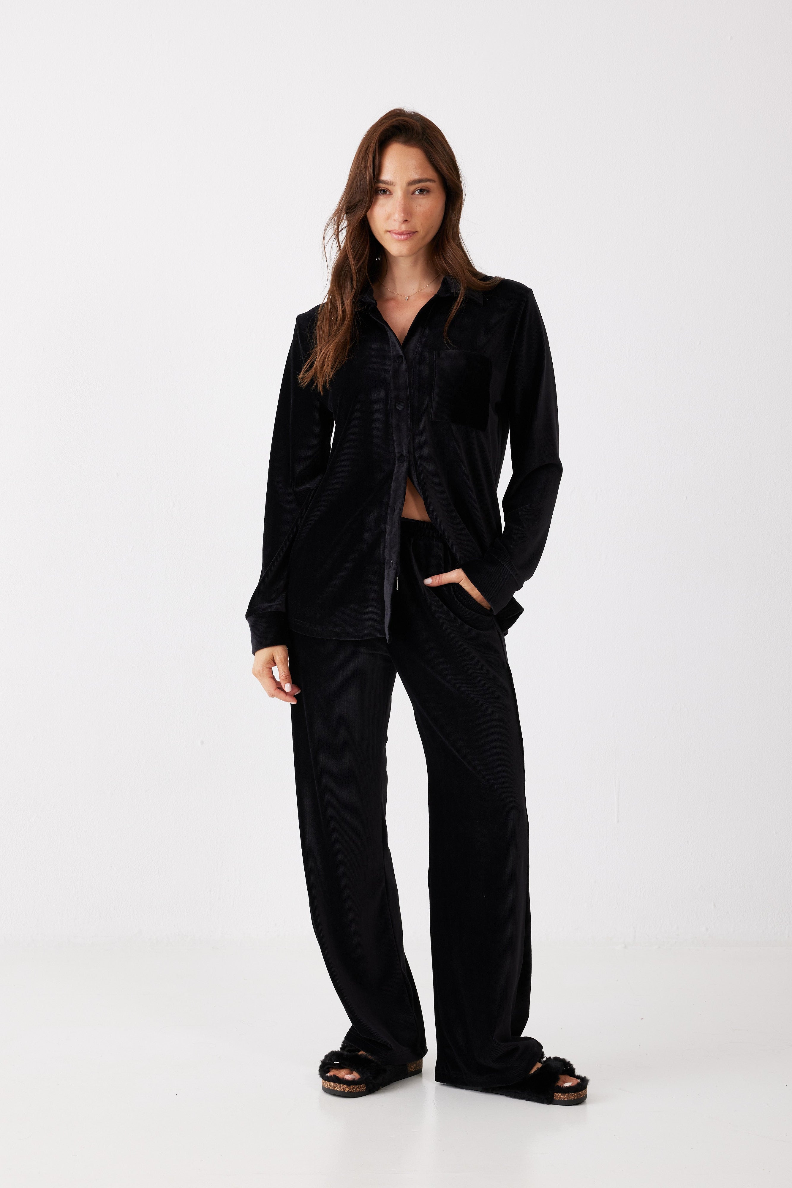 חליפת פנאי מכופתרת פסים קטיפה