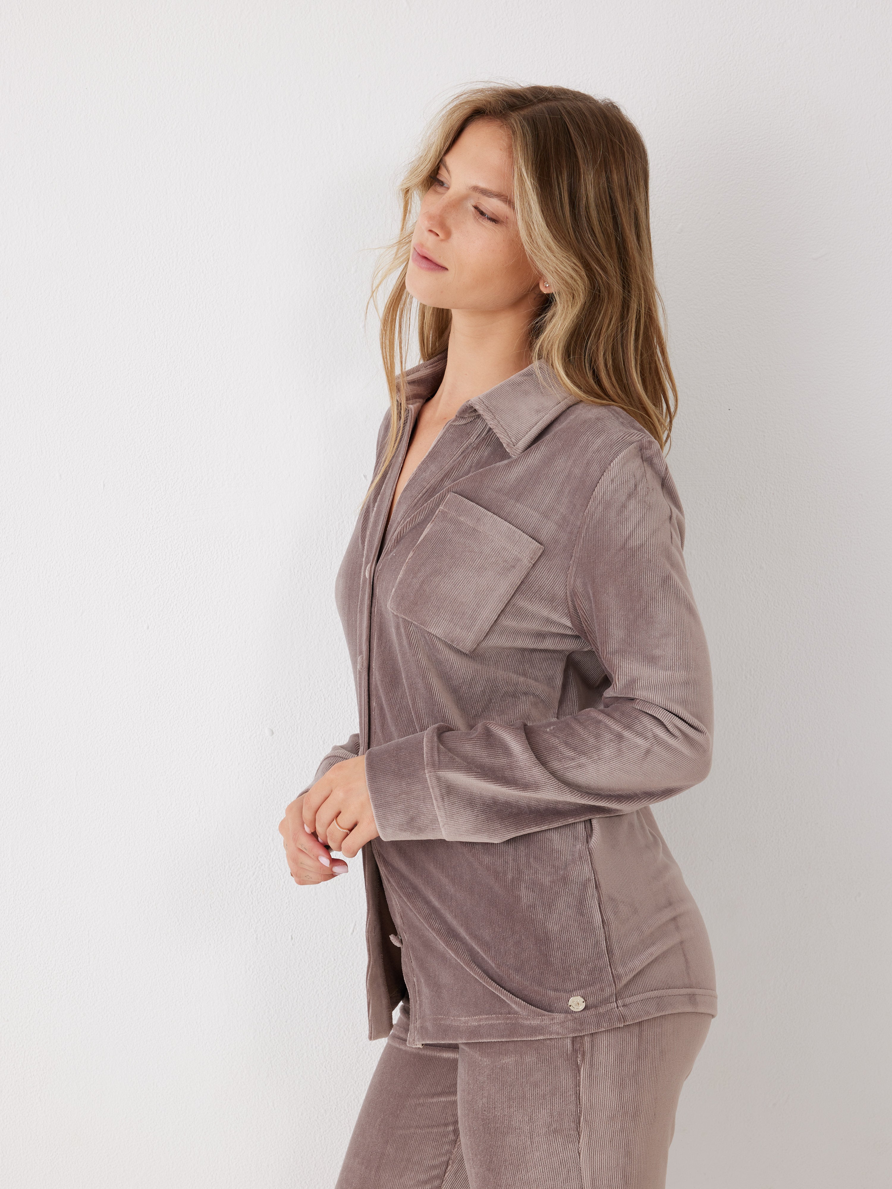 חליפת פנאי מכופתרת פסים קטיפה