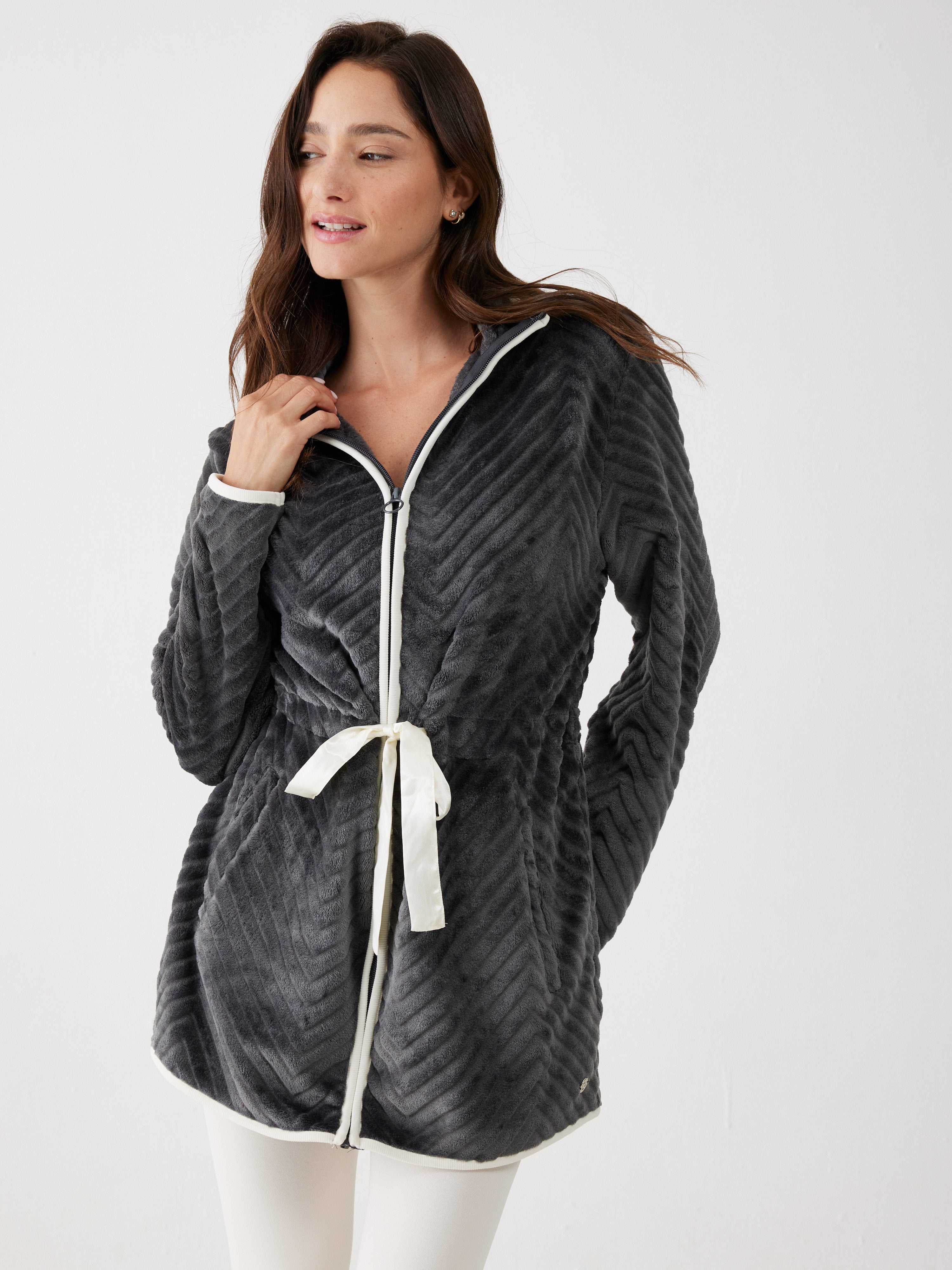 ג'קט פלאפי עם צווארון גבוה