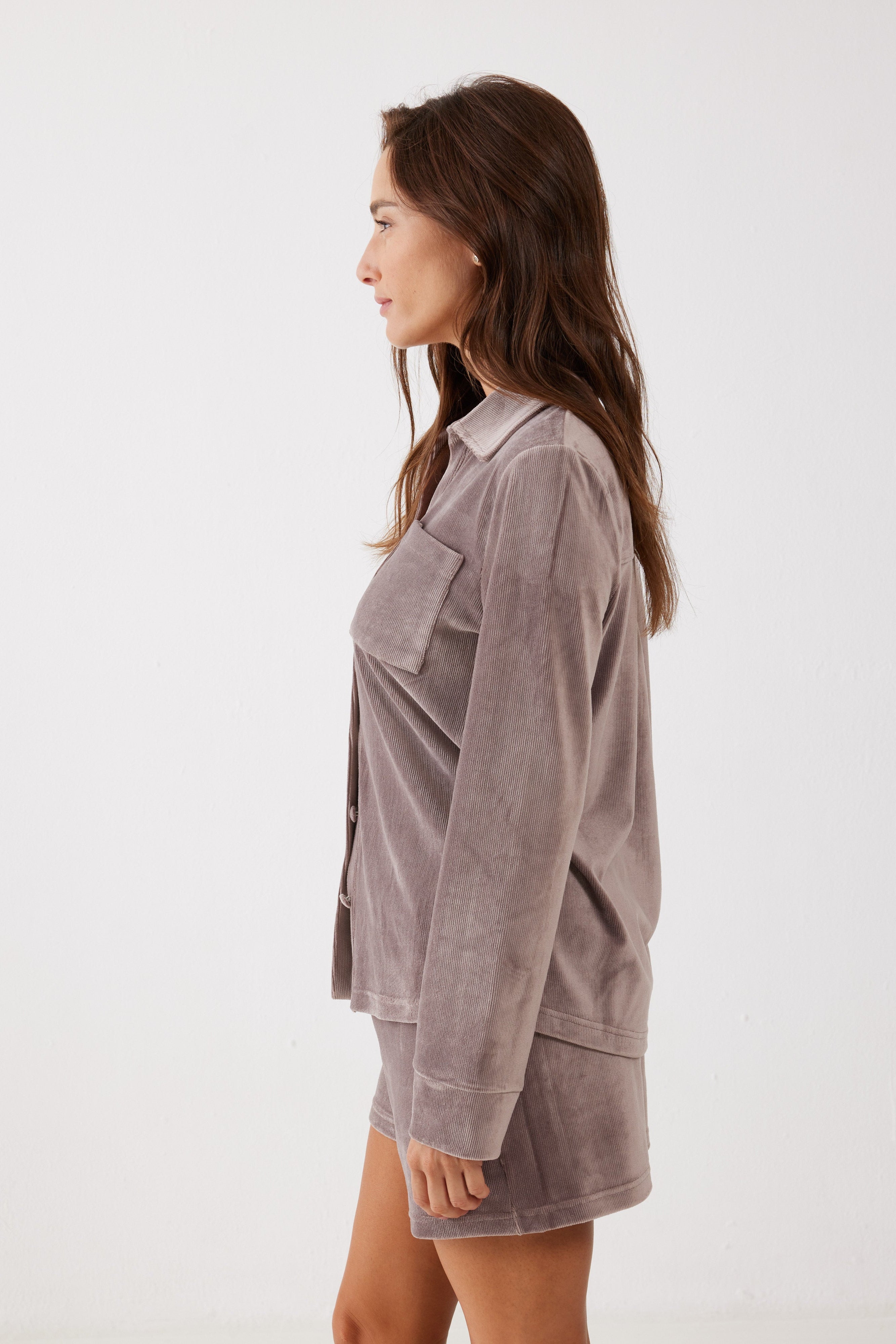 חליפת פנאי מכופתרת מכנסיים קצרים פסים קטיפה