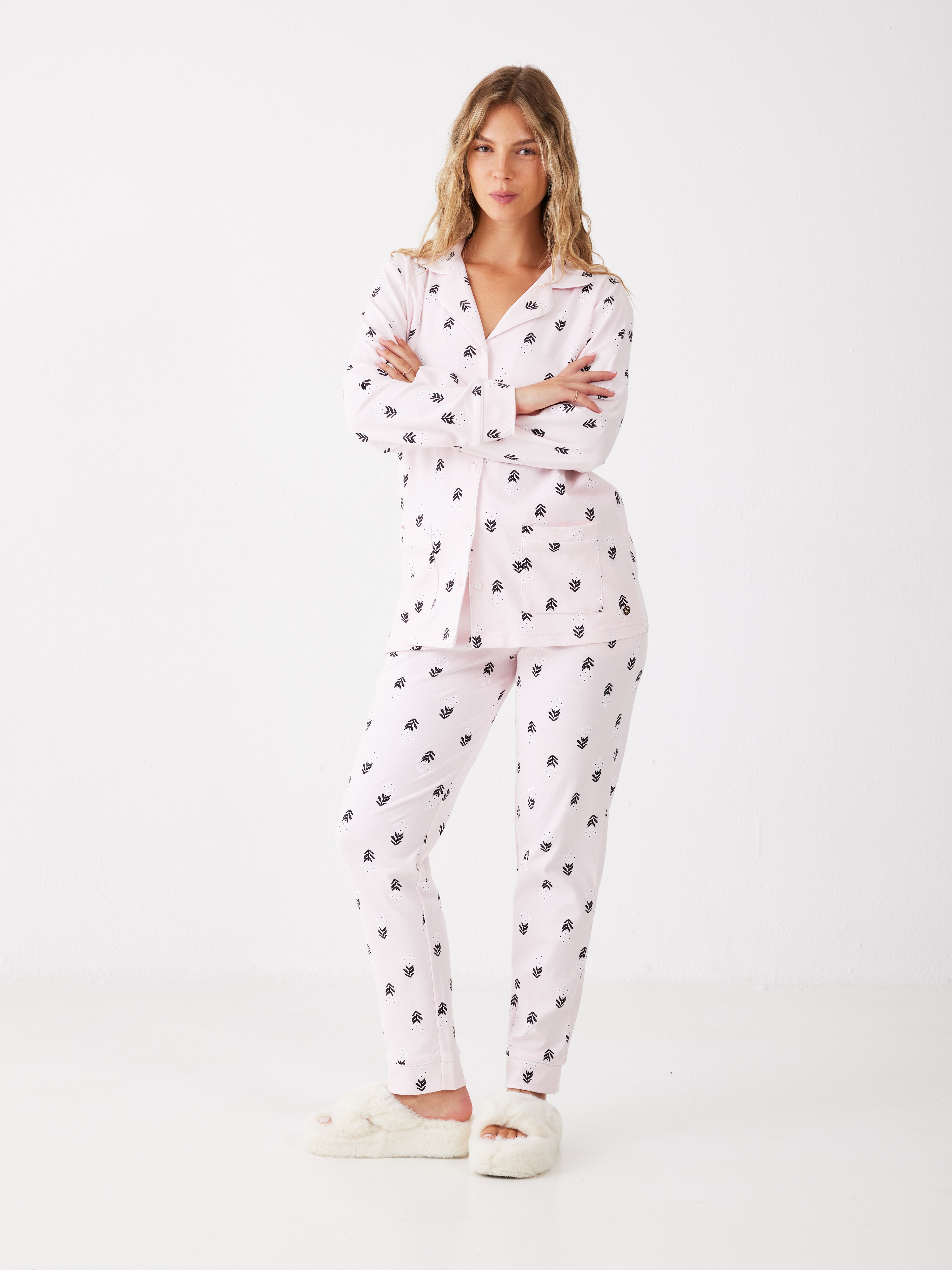 פיג'מה מכופתרת פרחים כותנה