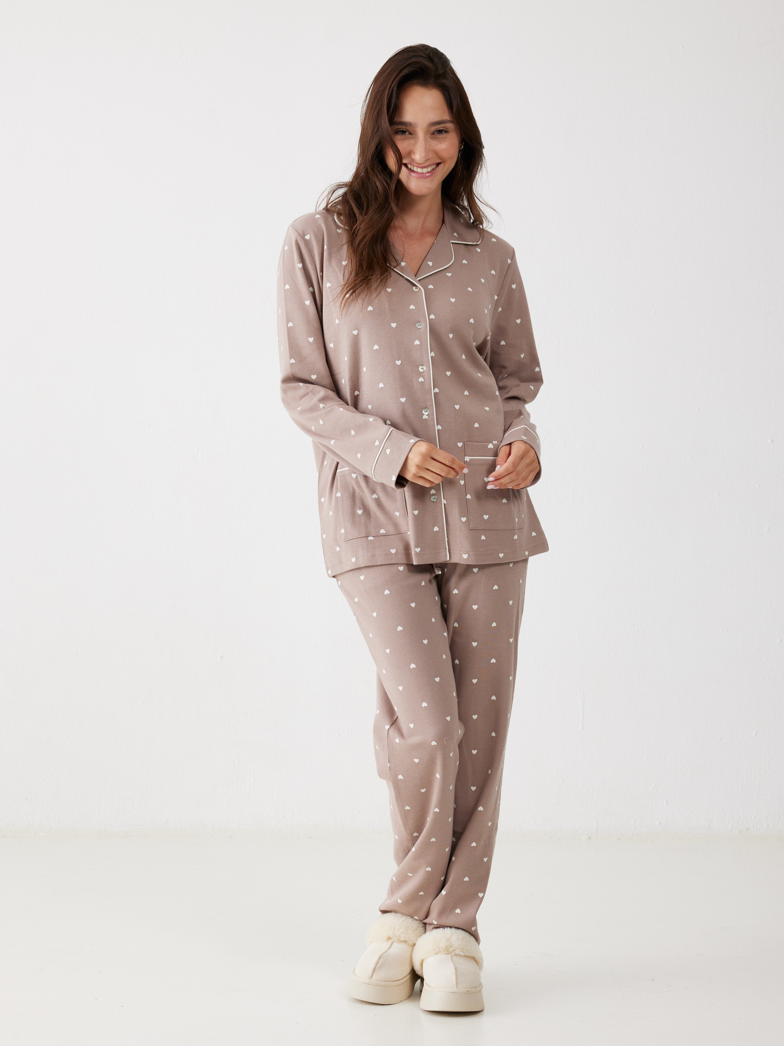 פיג'מה מכופתרת לבבות כותנה