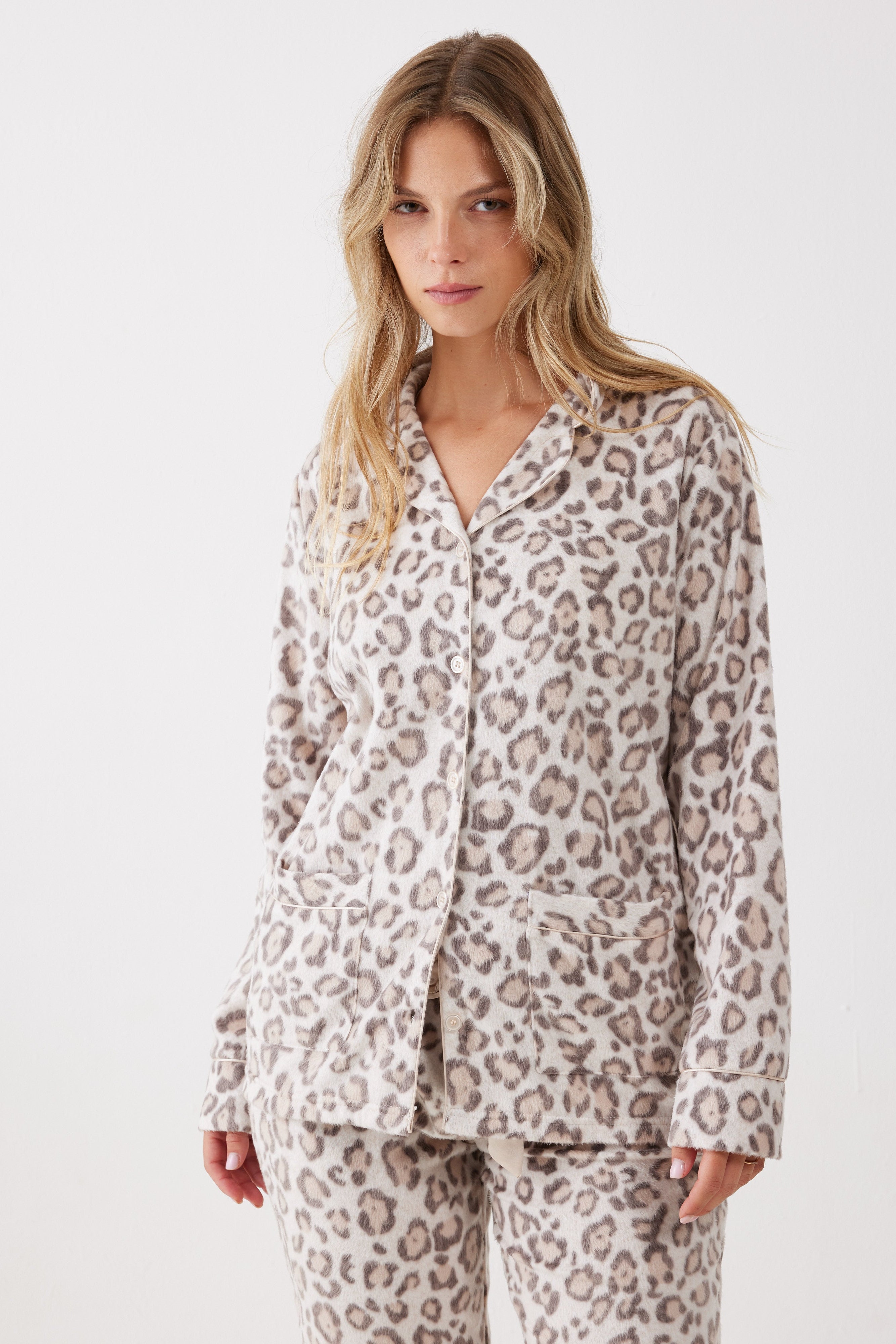 פיג'מה מנומרת מכופתרת מינק