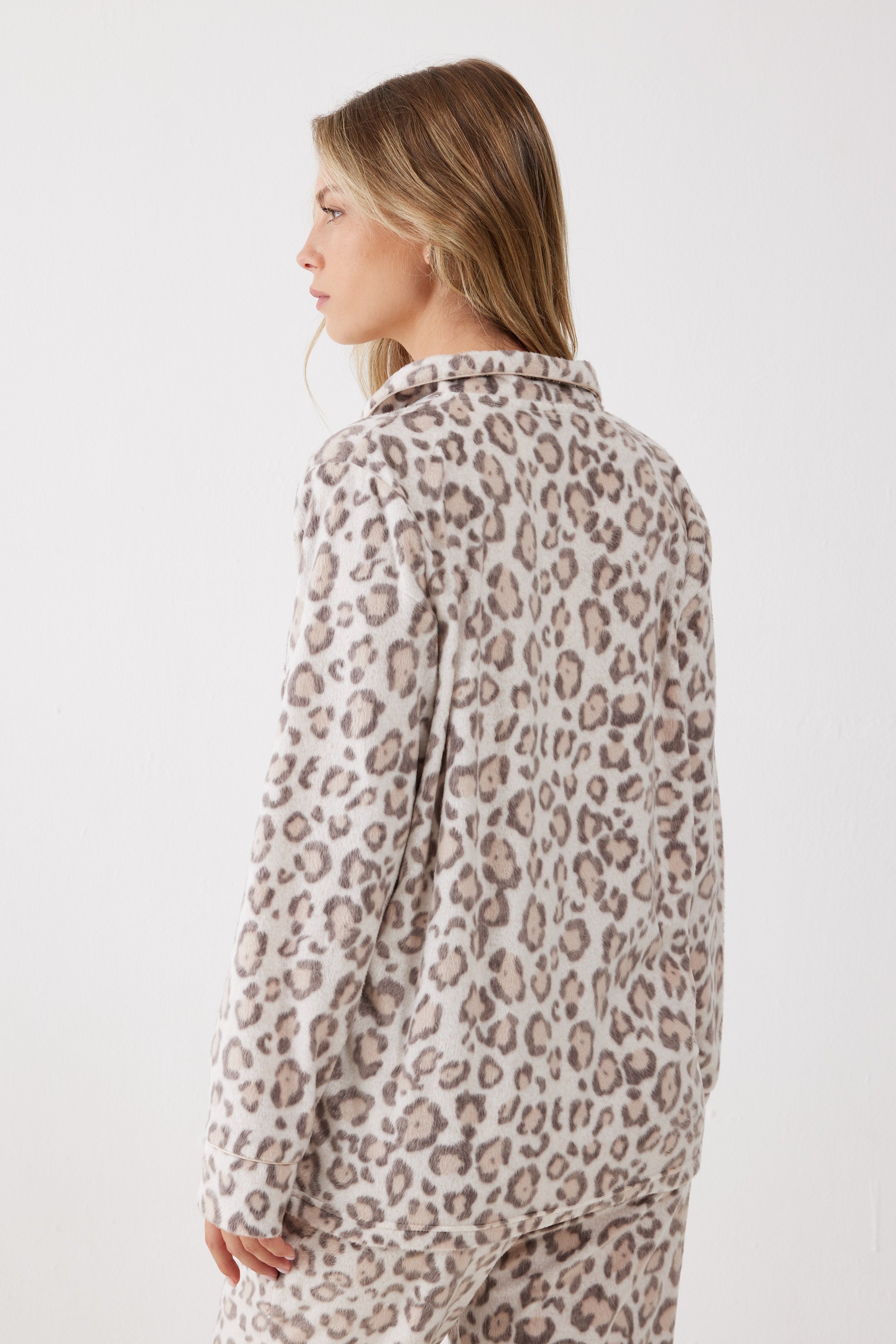 פיג'מה מנומרת מכופתרת מינק