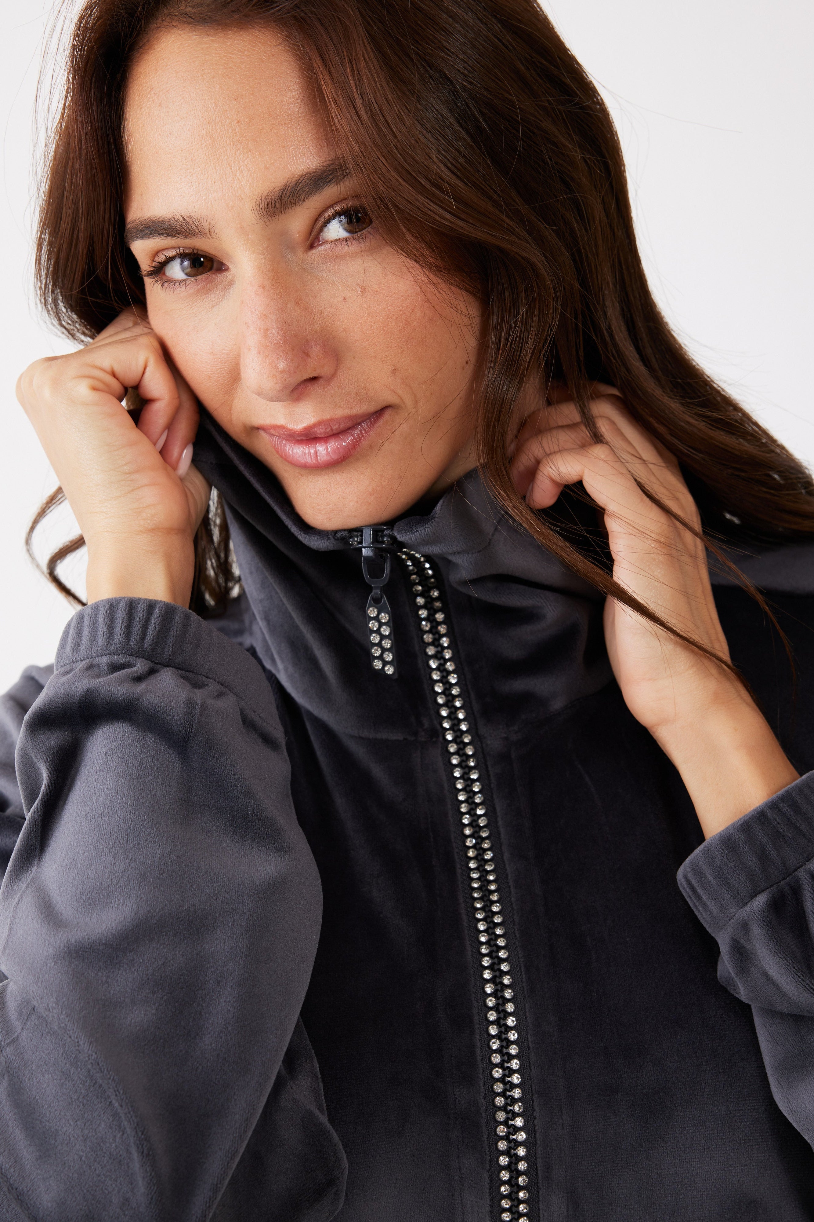 חליפת רוכסן יהלומים קטיפה