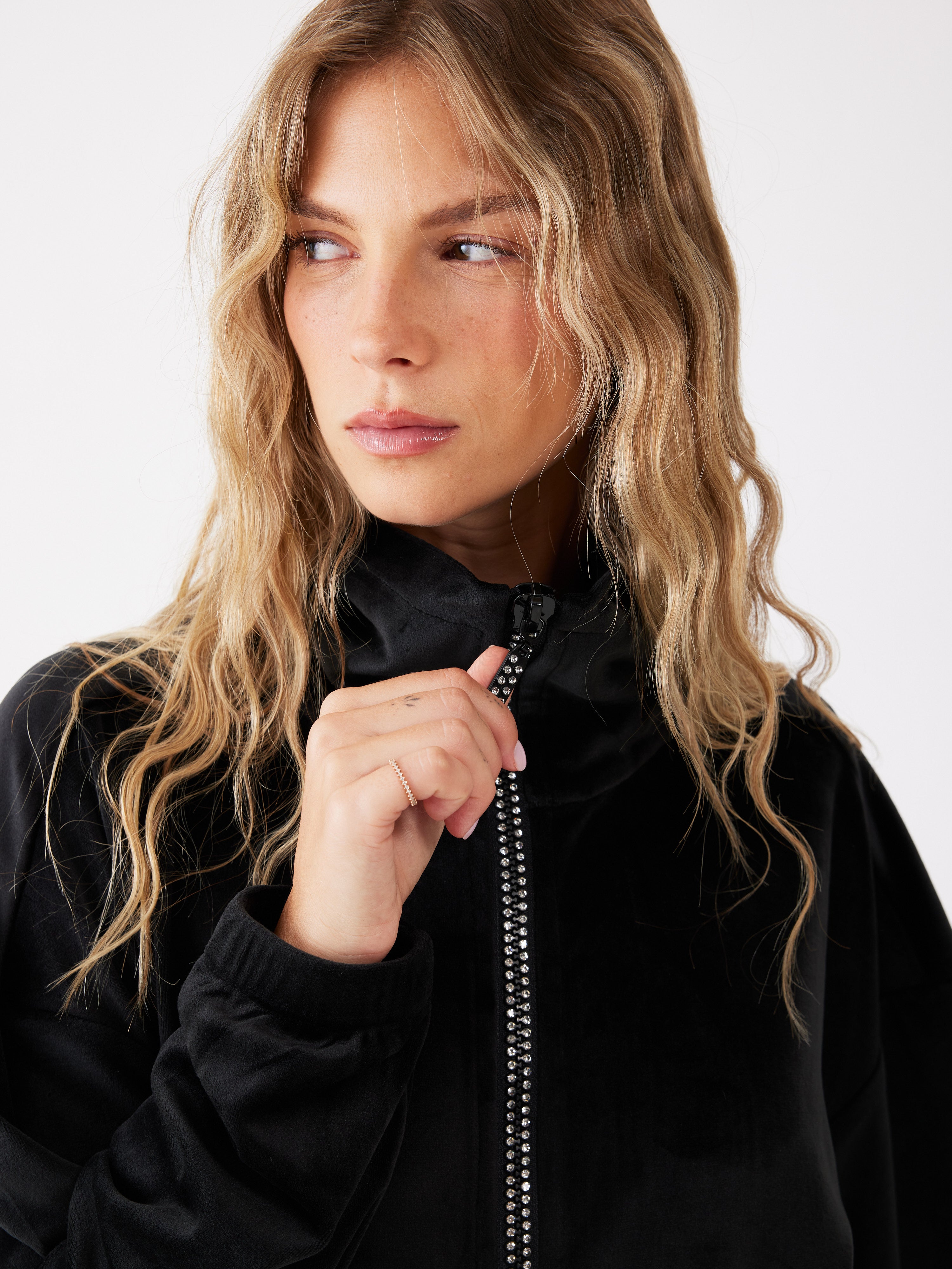 חליפת רוכסן יהלומים קטיפה