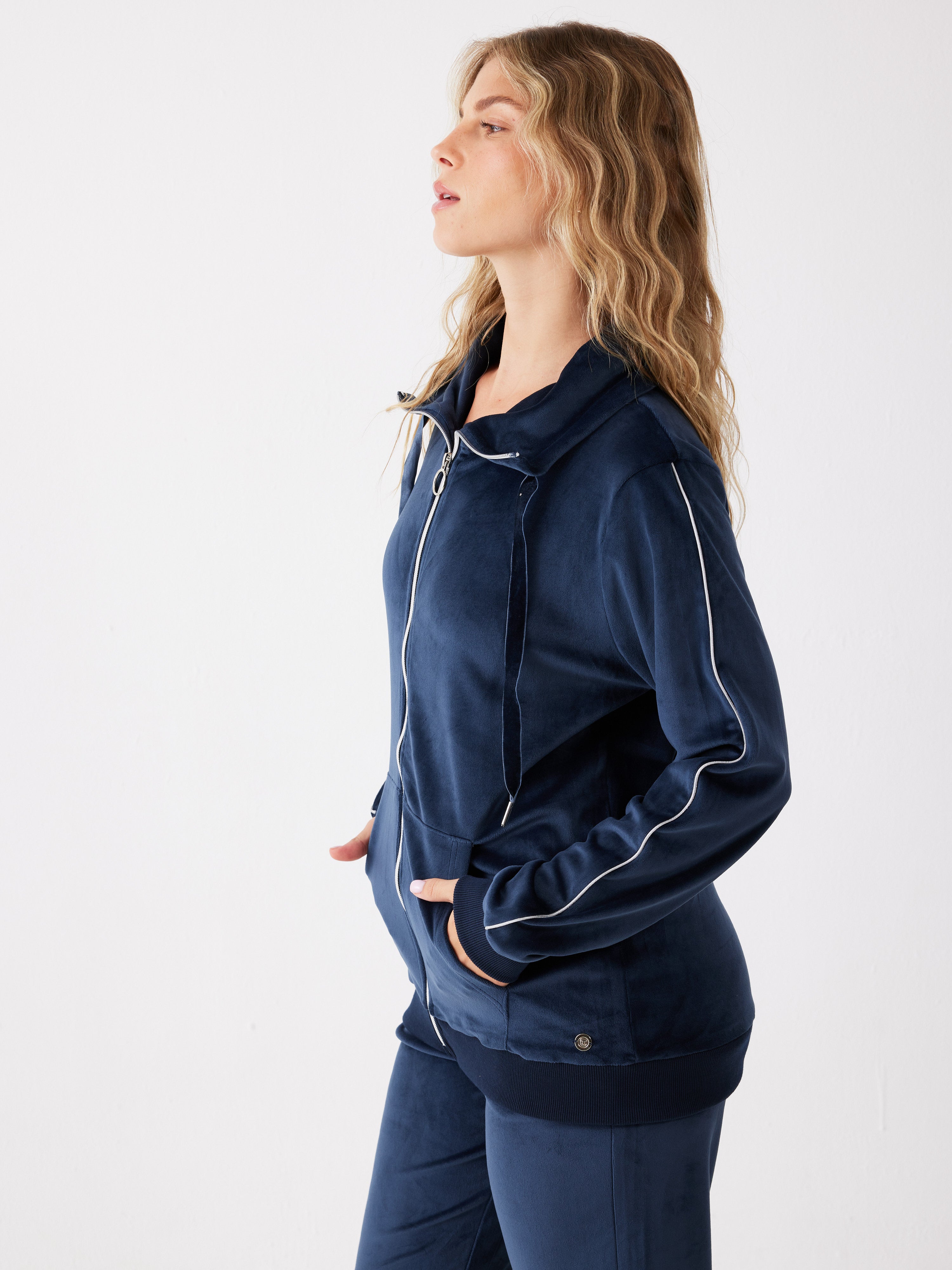 חליפת רוכסן פייפינג קטיפה