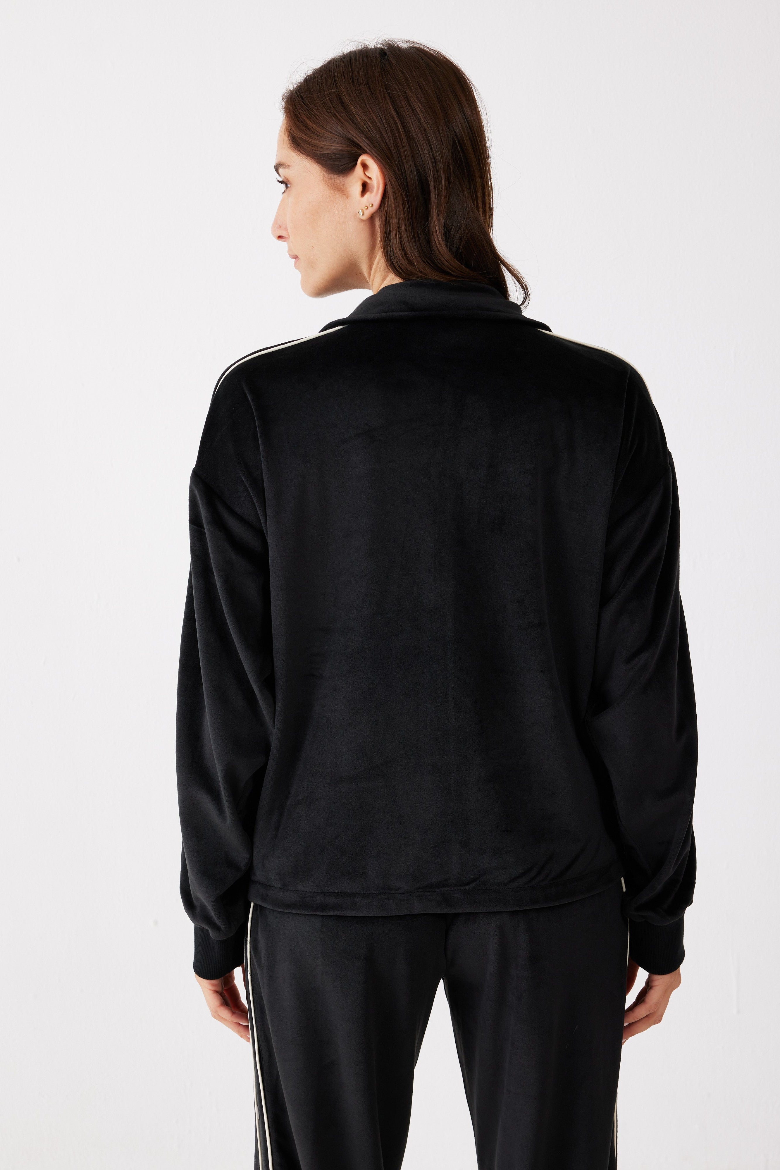 חליפת רוכסן ניטים קטיפה