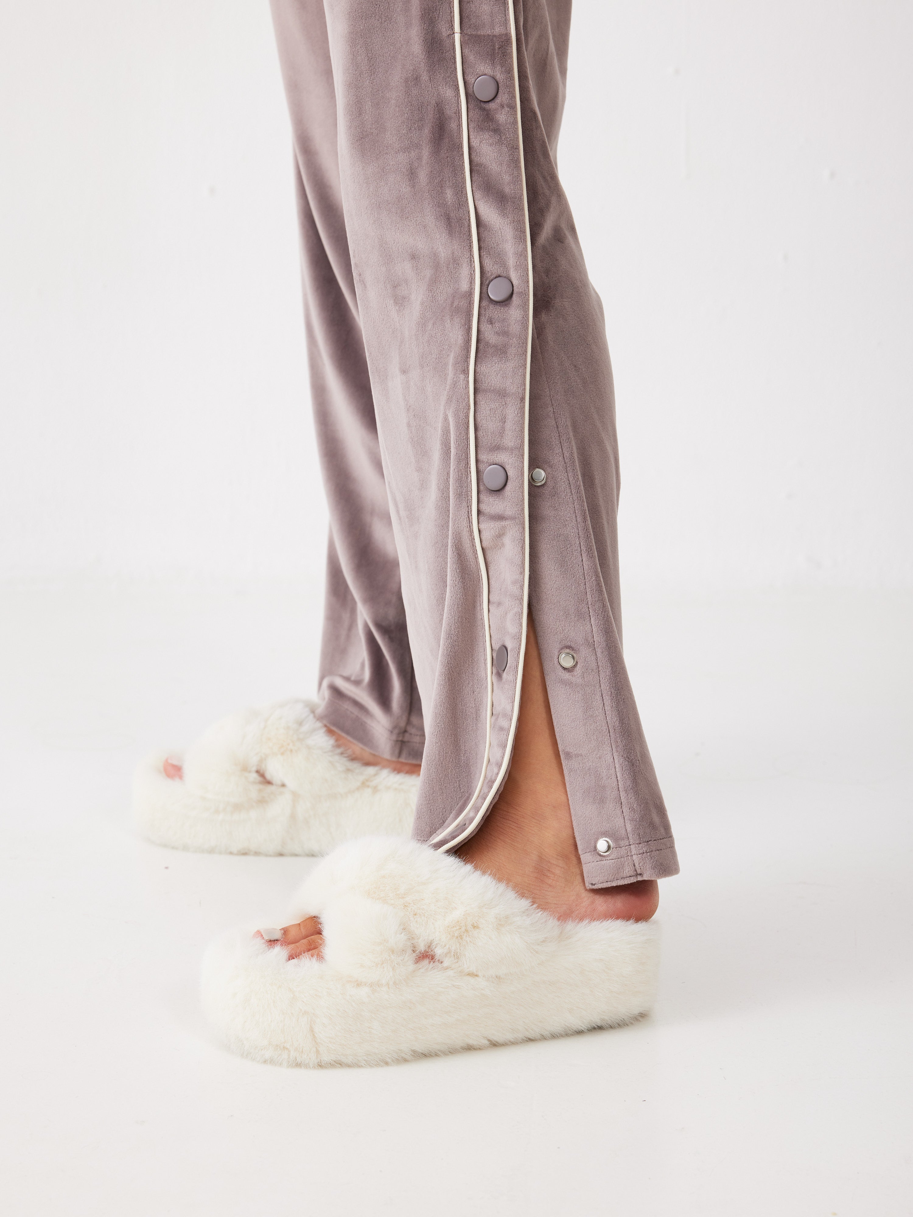 חליפת רוכסן ניטים קטיפה