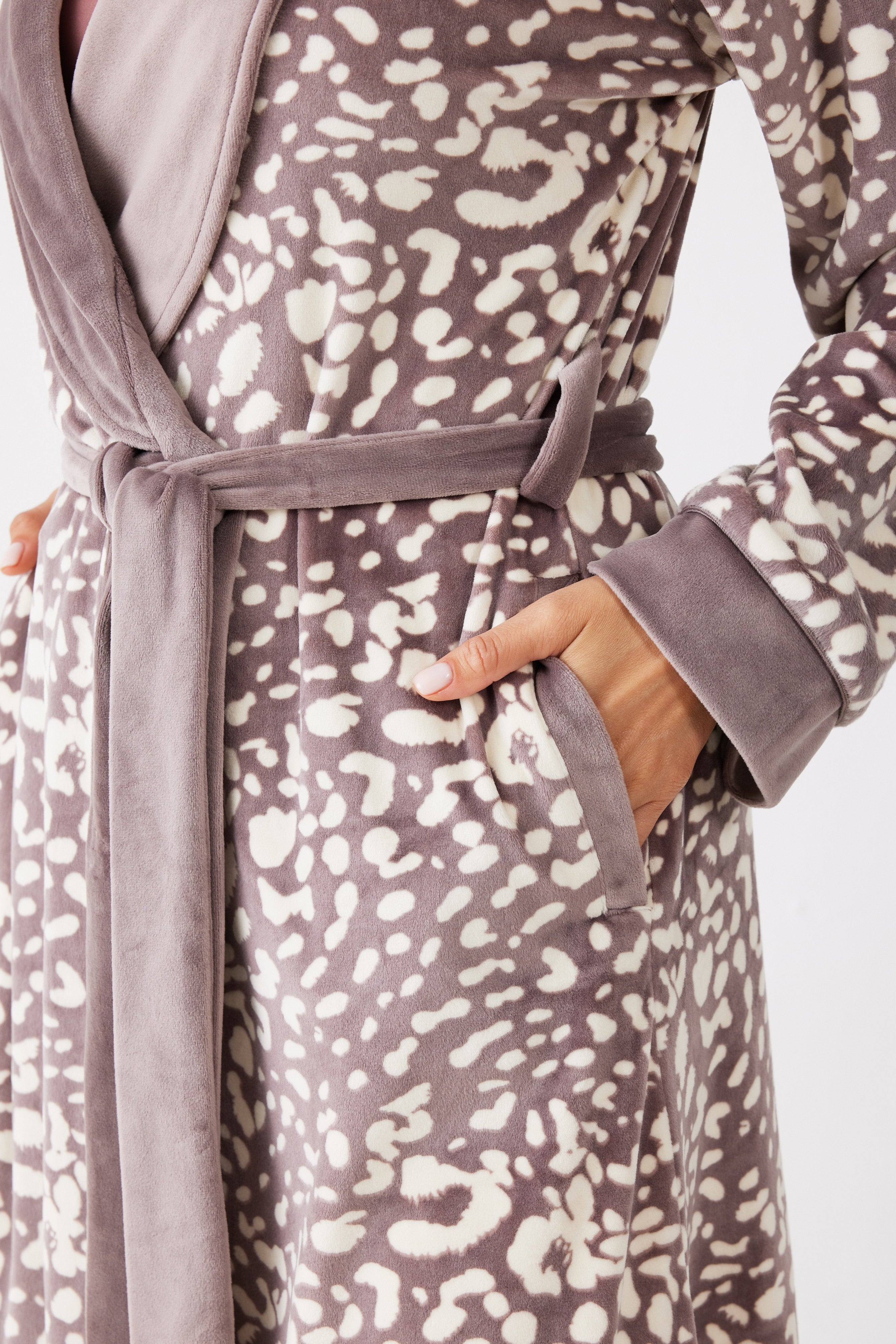 חלוק מנומר קטיפה