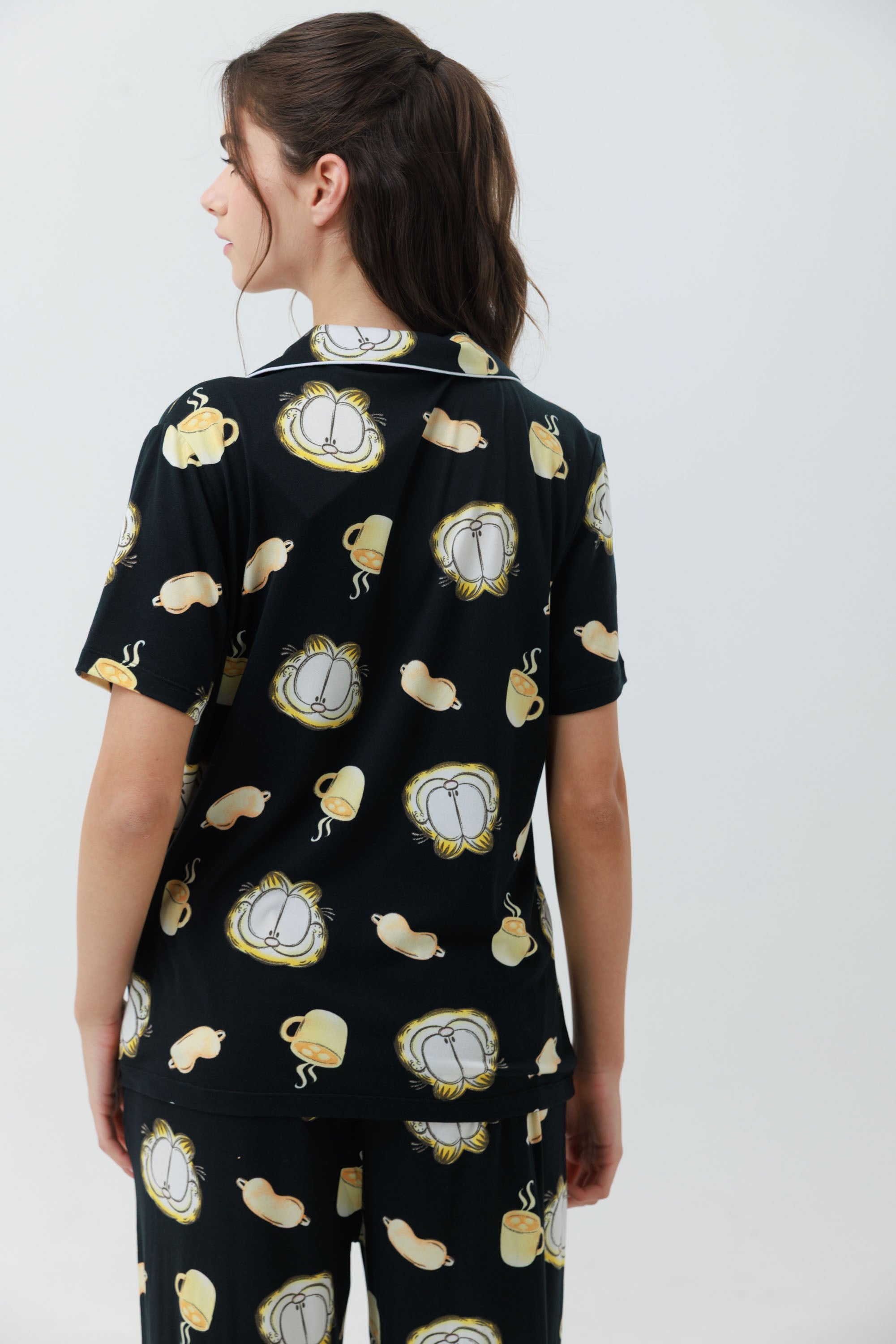 Yummy Print – פיג'מת גרפילד לנשים מכופתרת מכנס ארוך