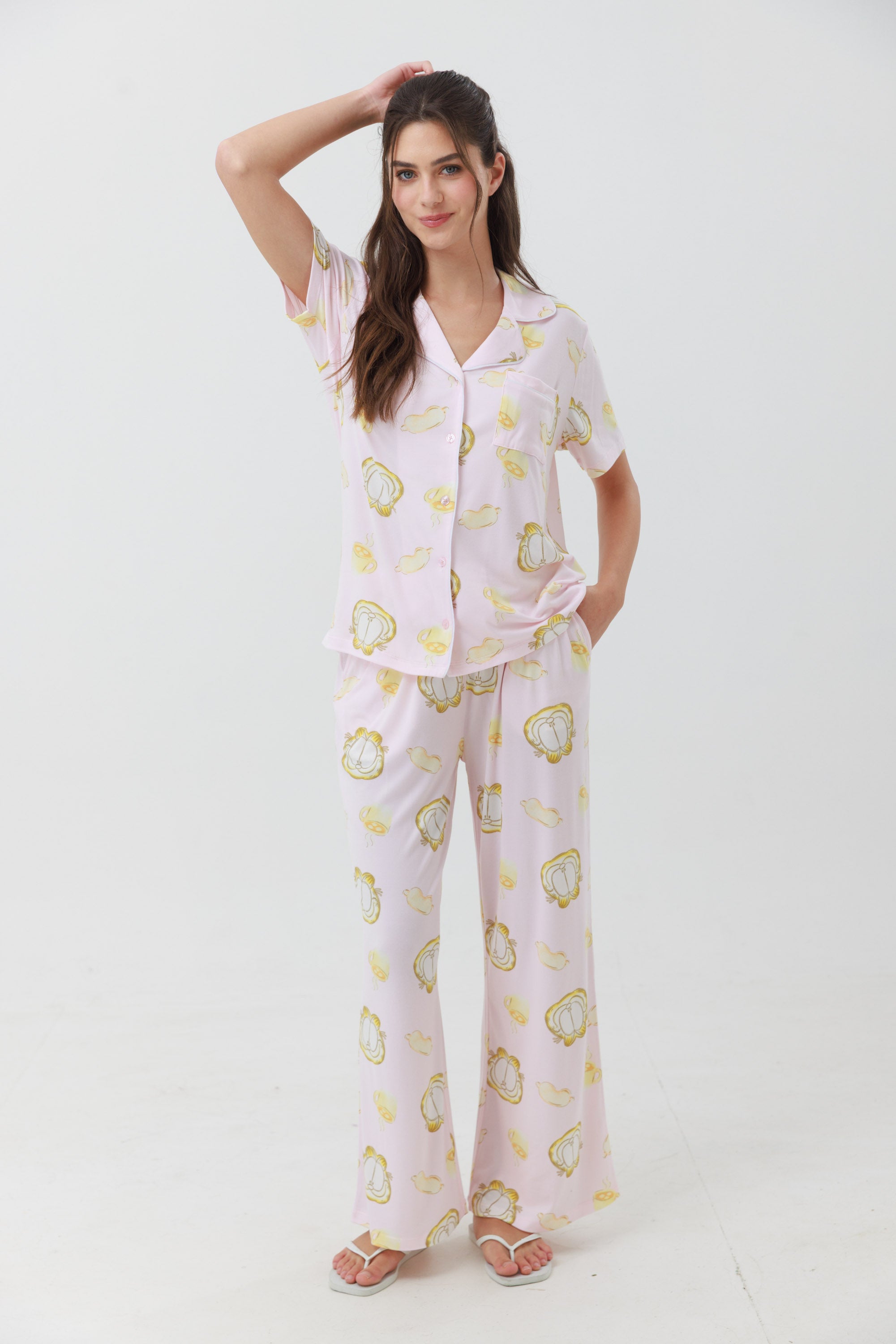 Yummy Print – פיג'מת גרפילד לנשים מכופתרת מכנס ארוך
