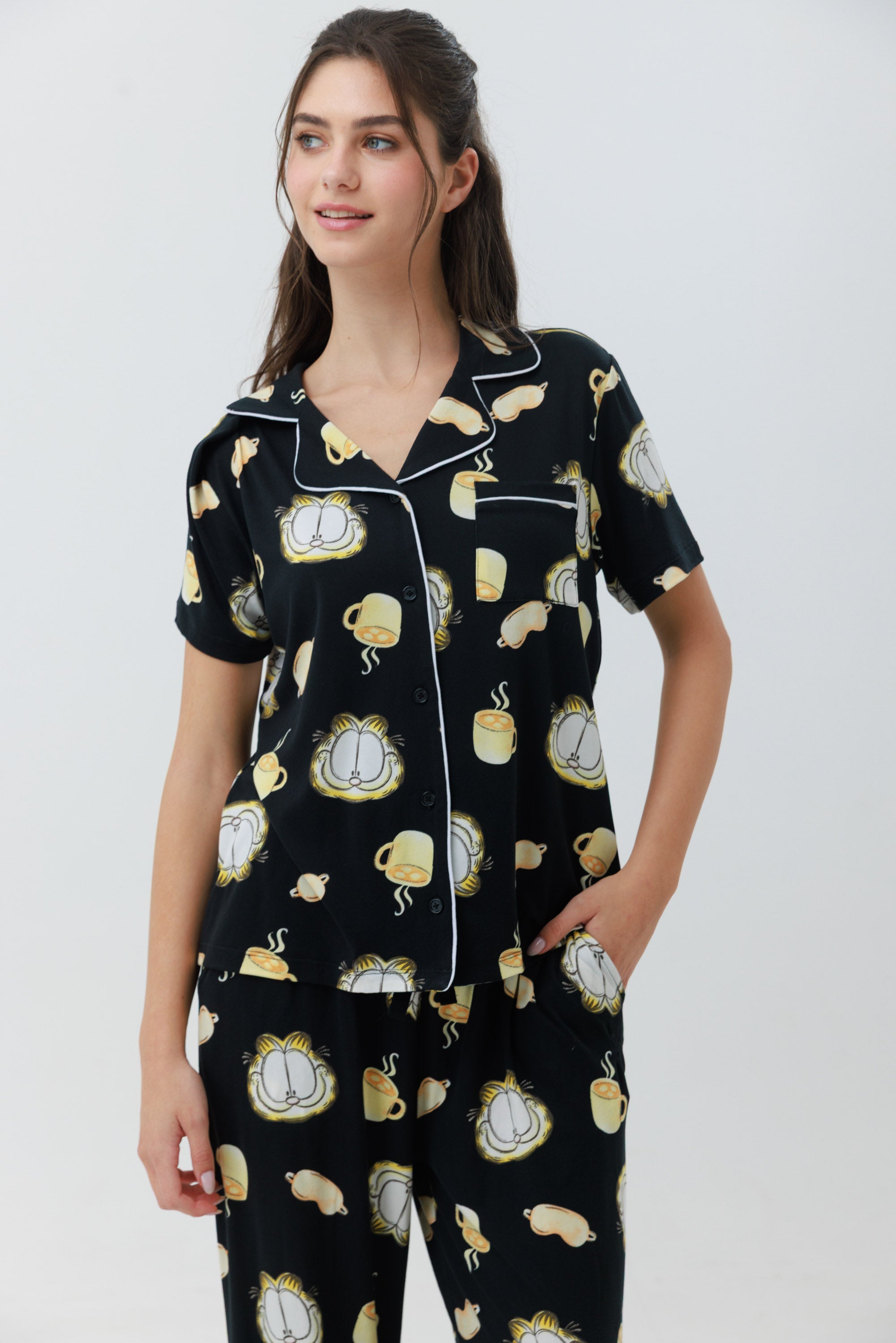 Yummy Print – פיג'מת גרפילד לנשים מכופתרת מכנס ארוך