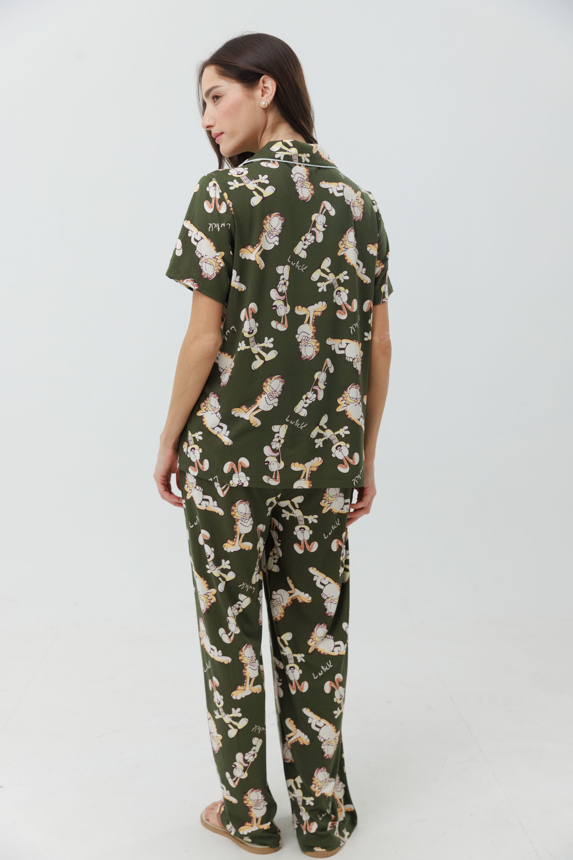 Yummy Print – פיג'מת גרפילד לנשים מכופתרת מכנס ארוך
