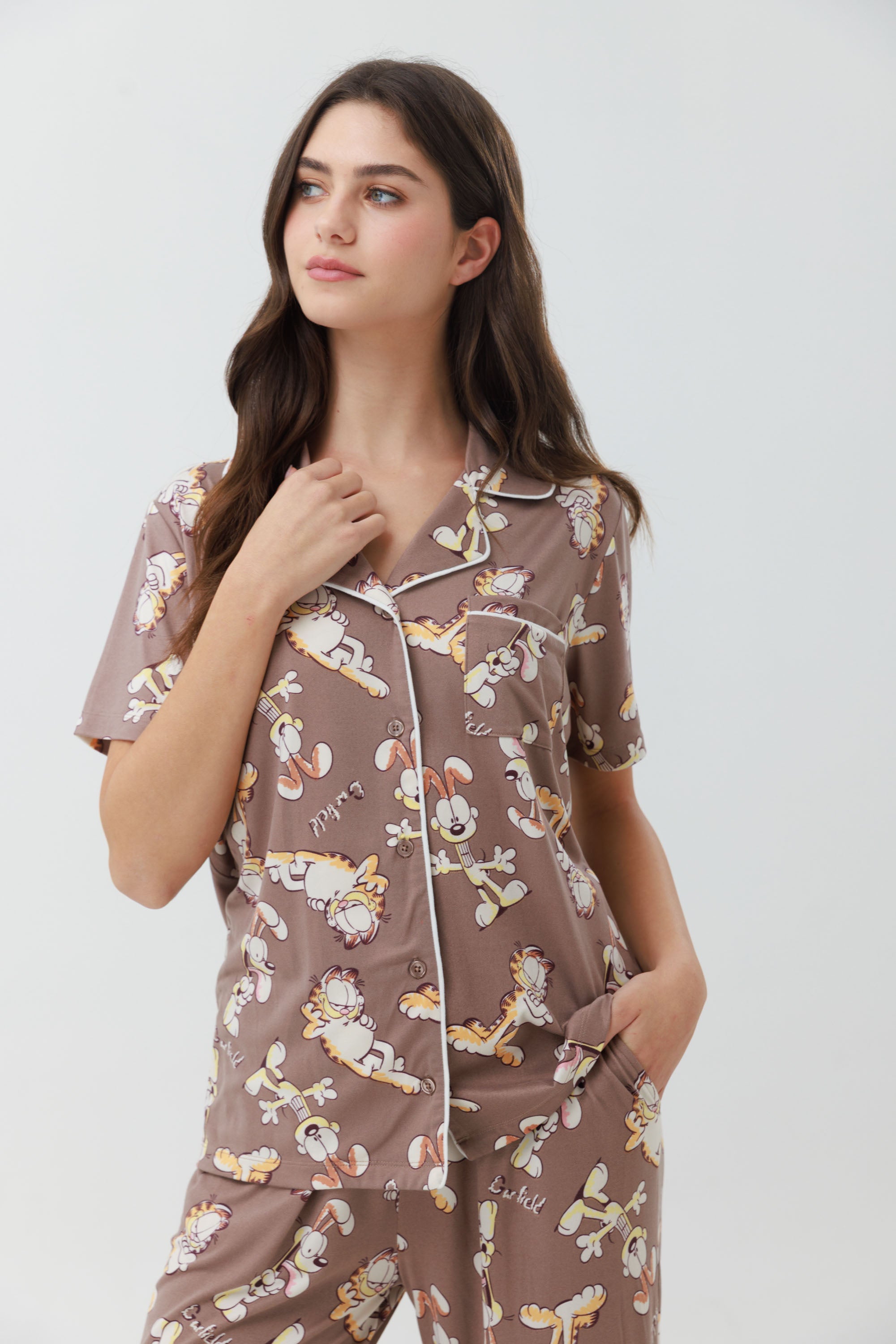 Yummy Print – פיג'מת גרפילד לנשים מכופתרת מכנס ארוך