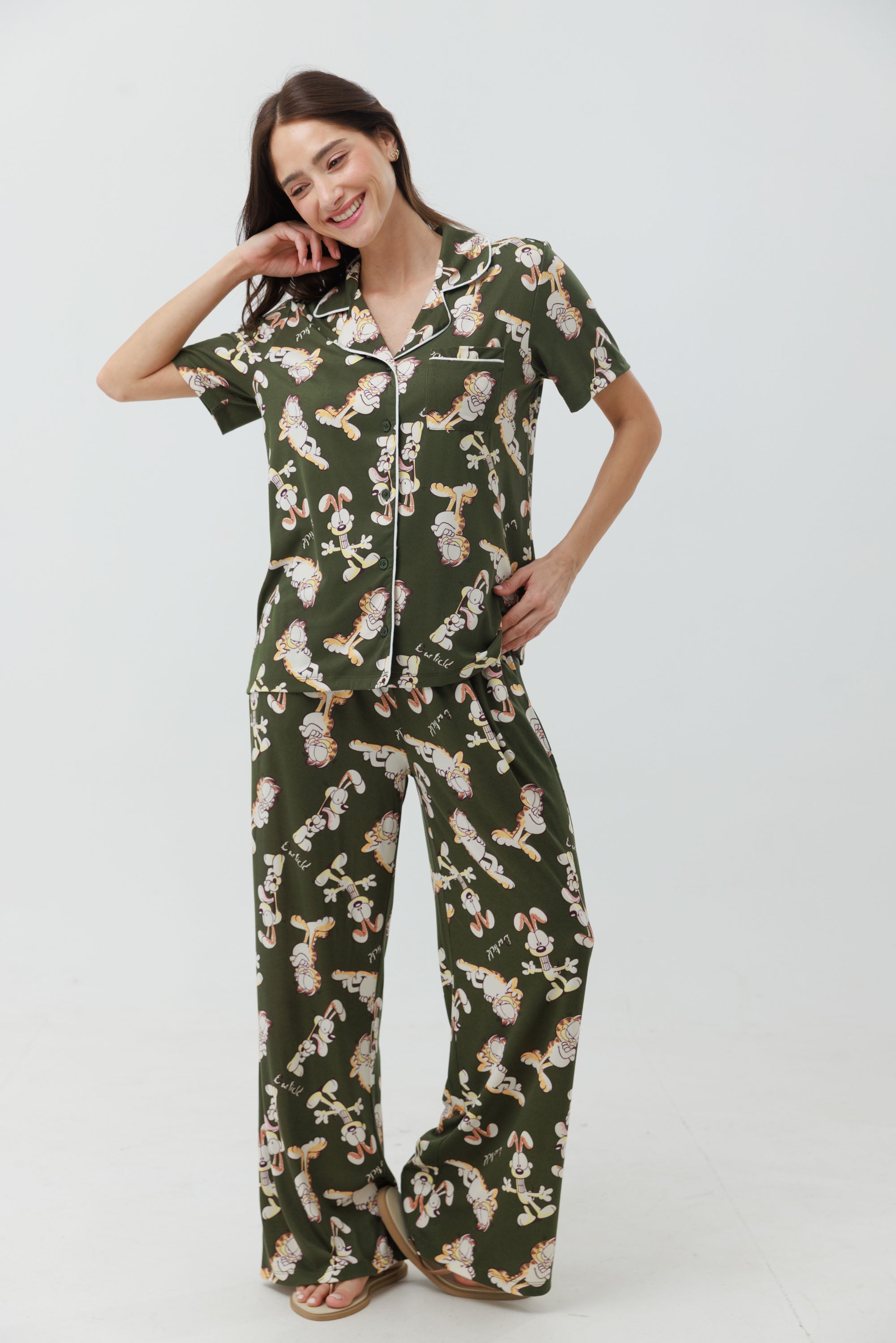 Yummy Print – פיג'מת גרפילד לנשים מכופתרת מכנס ארוך