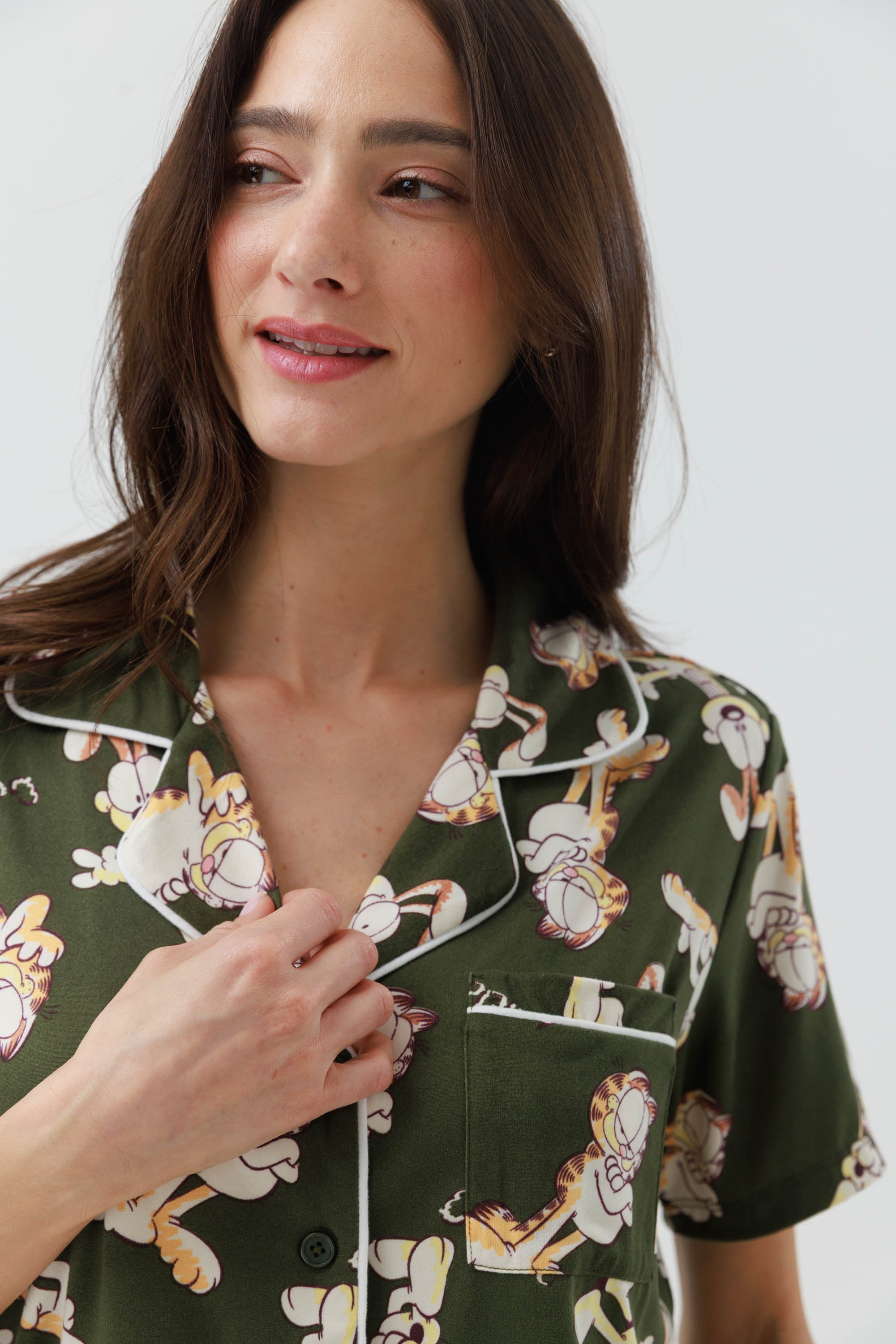 Yummy Print – פיג'מת גרפילד לנשים מכופתרת מכנס ארוך