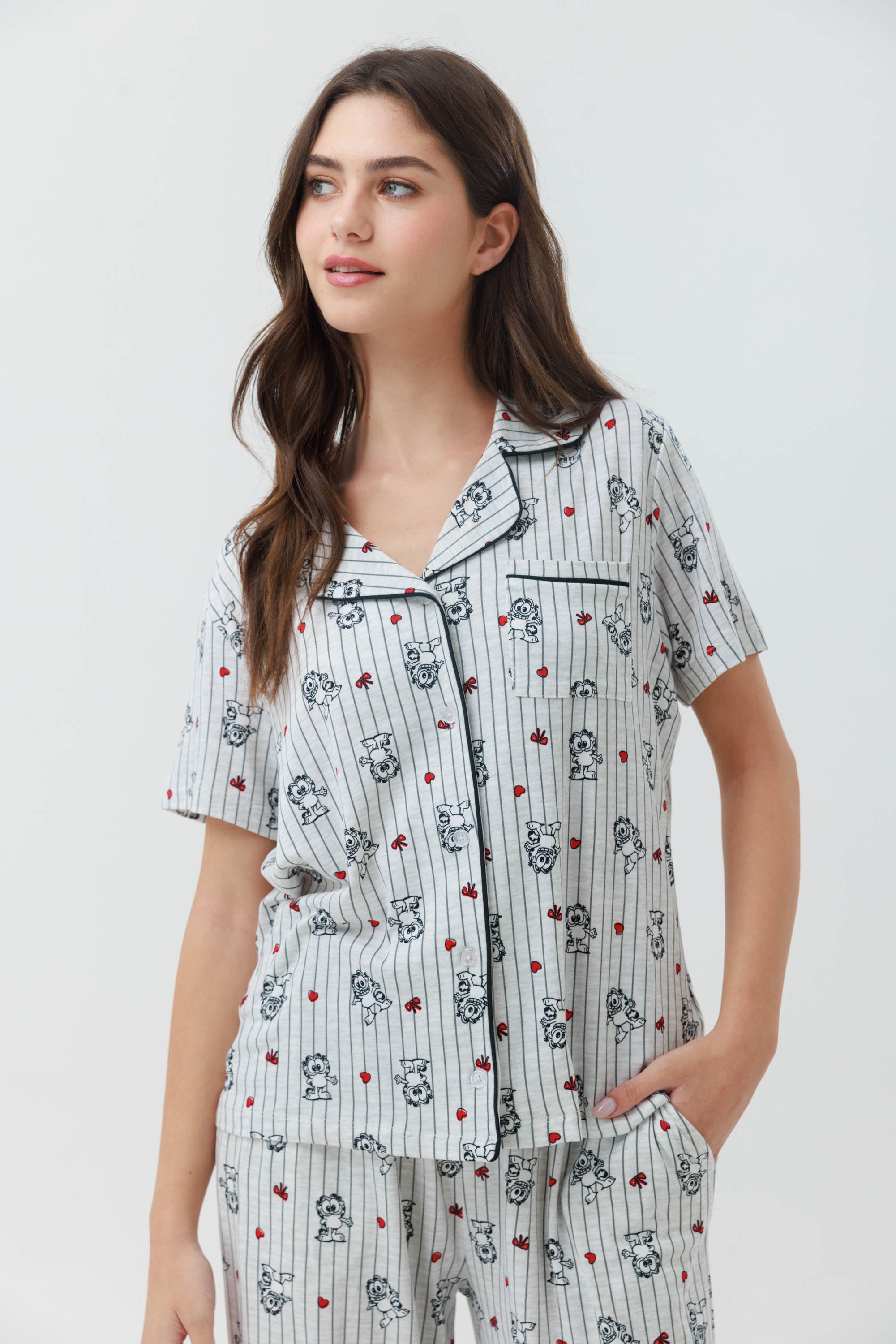 Yummy Print – פיג'מת גרפילד לנשים מכופתרת מכנס ארוך
