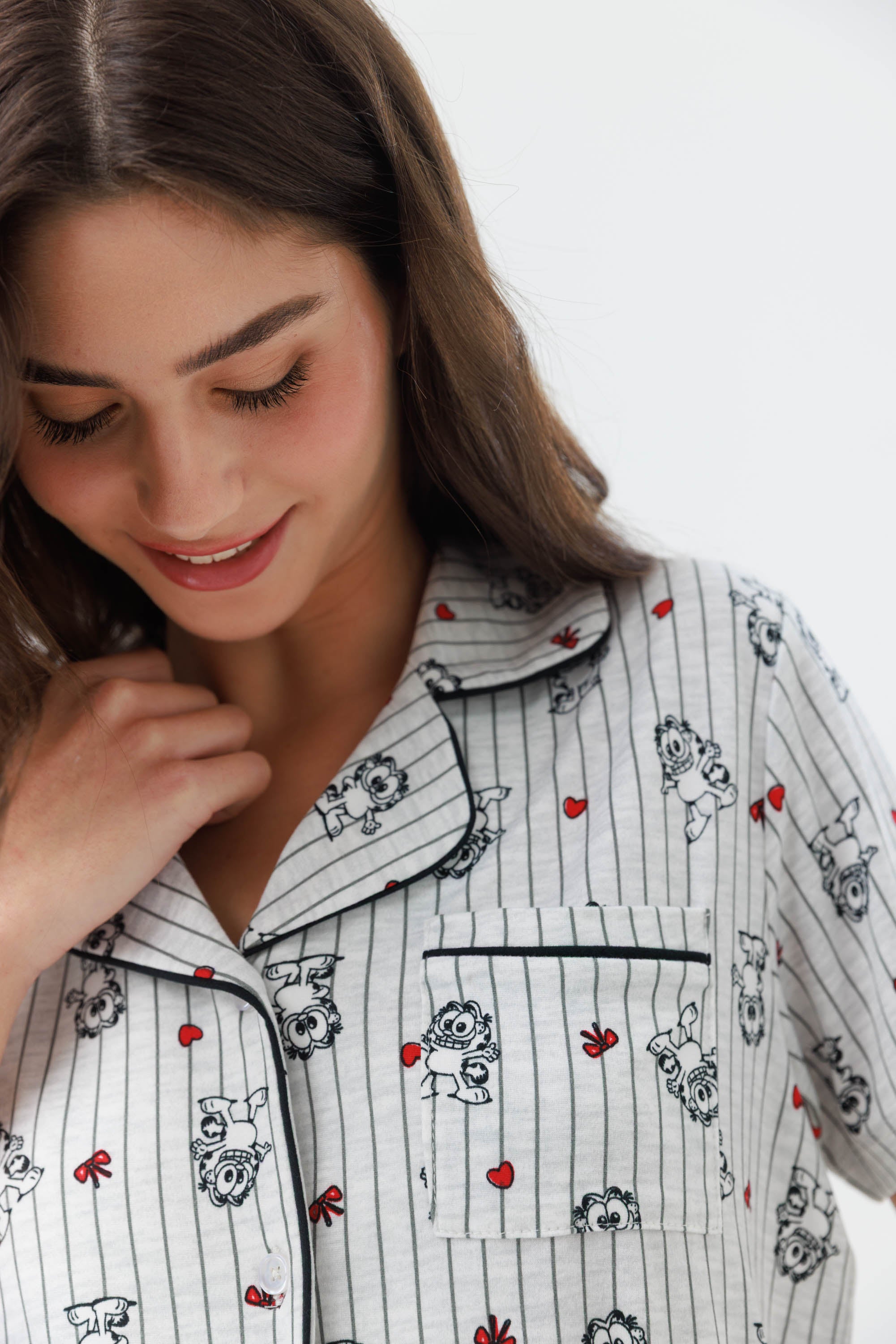 Yummy Print – פיג'מת גרפילד לנשים מכופתרת מכנס ארוך