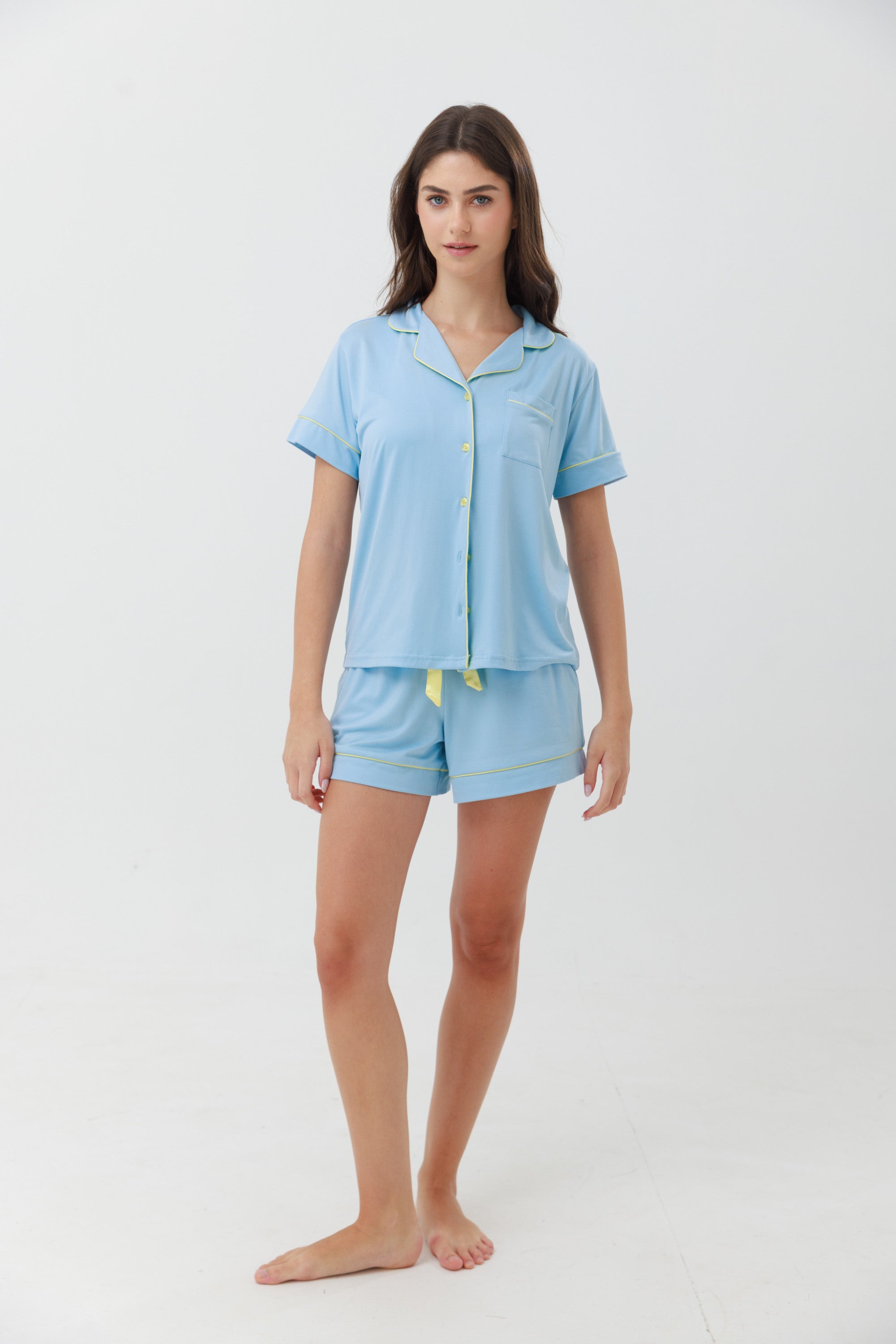 סט פיג'מה יאמי מכופתרת מכנס קצר  צבע תכלת 