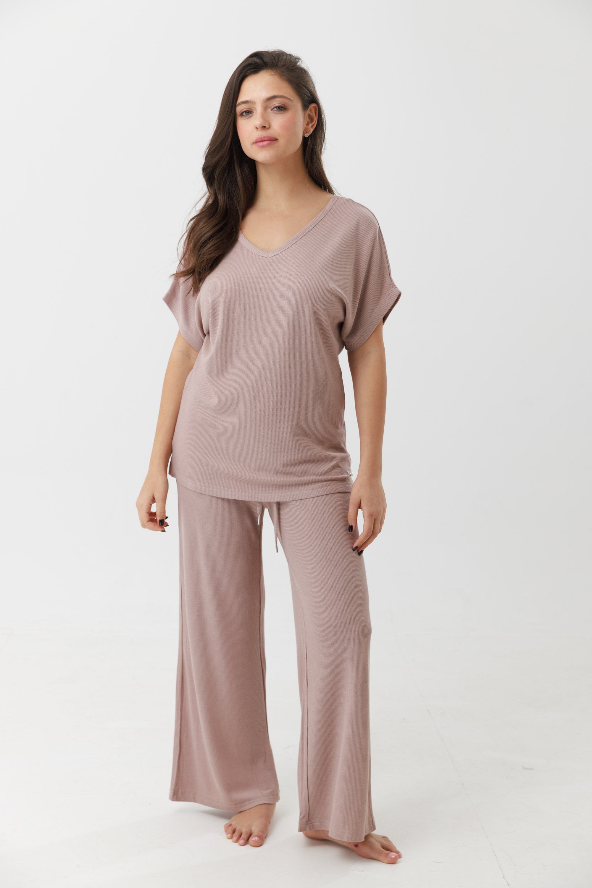 סט חליפת פנאי מבד וופל חולצה שרוול קצר ומכנס ארוך צבע קפה 