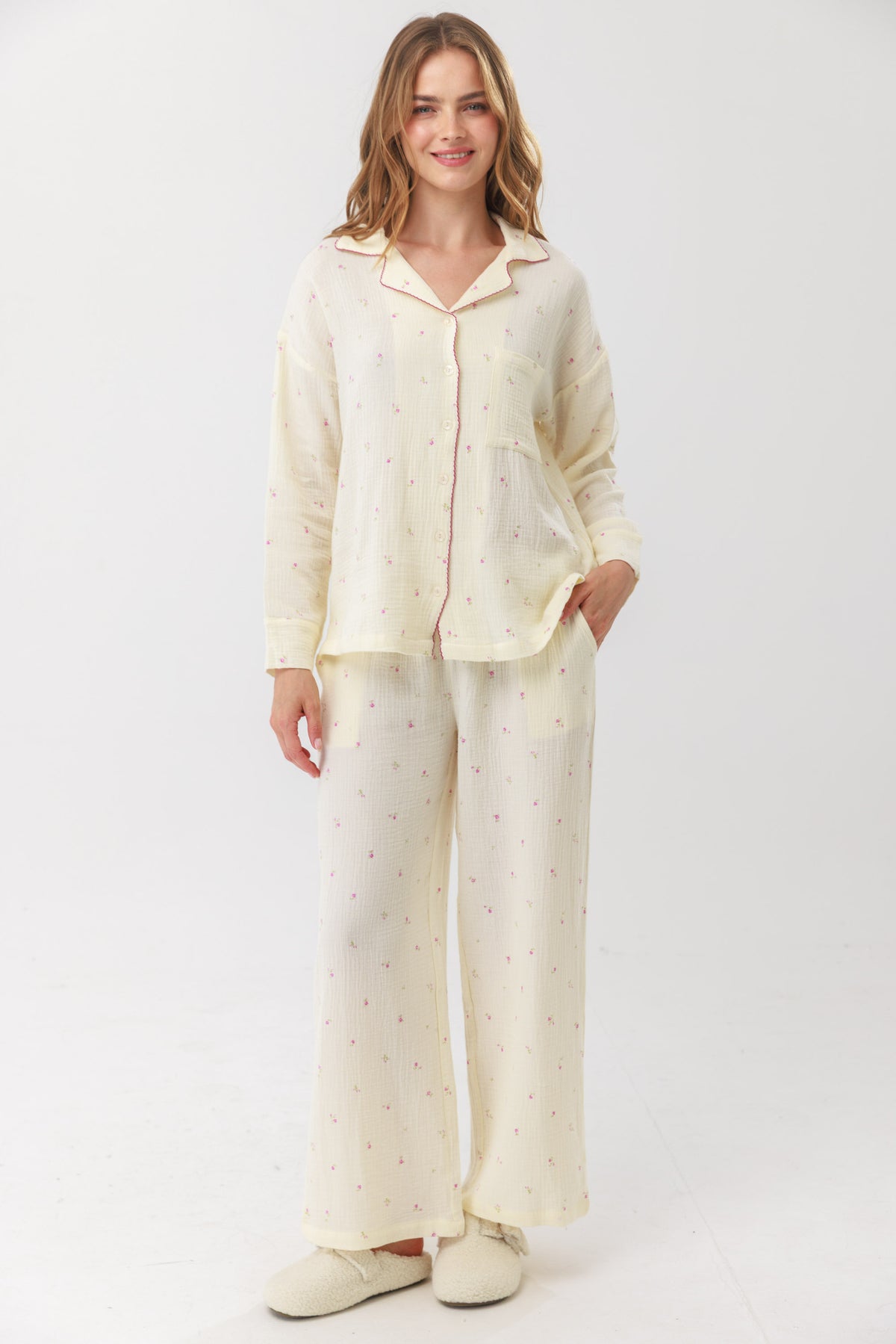 סט פיג'מה  מכופתרת מבד מוסלין - שמנת