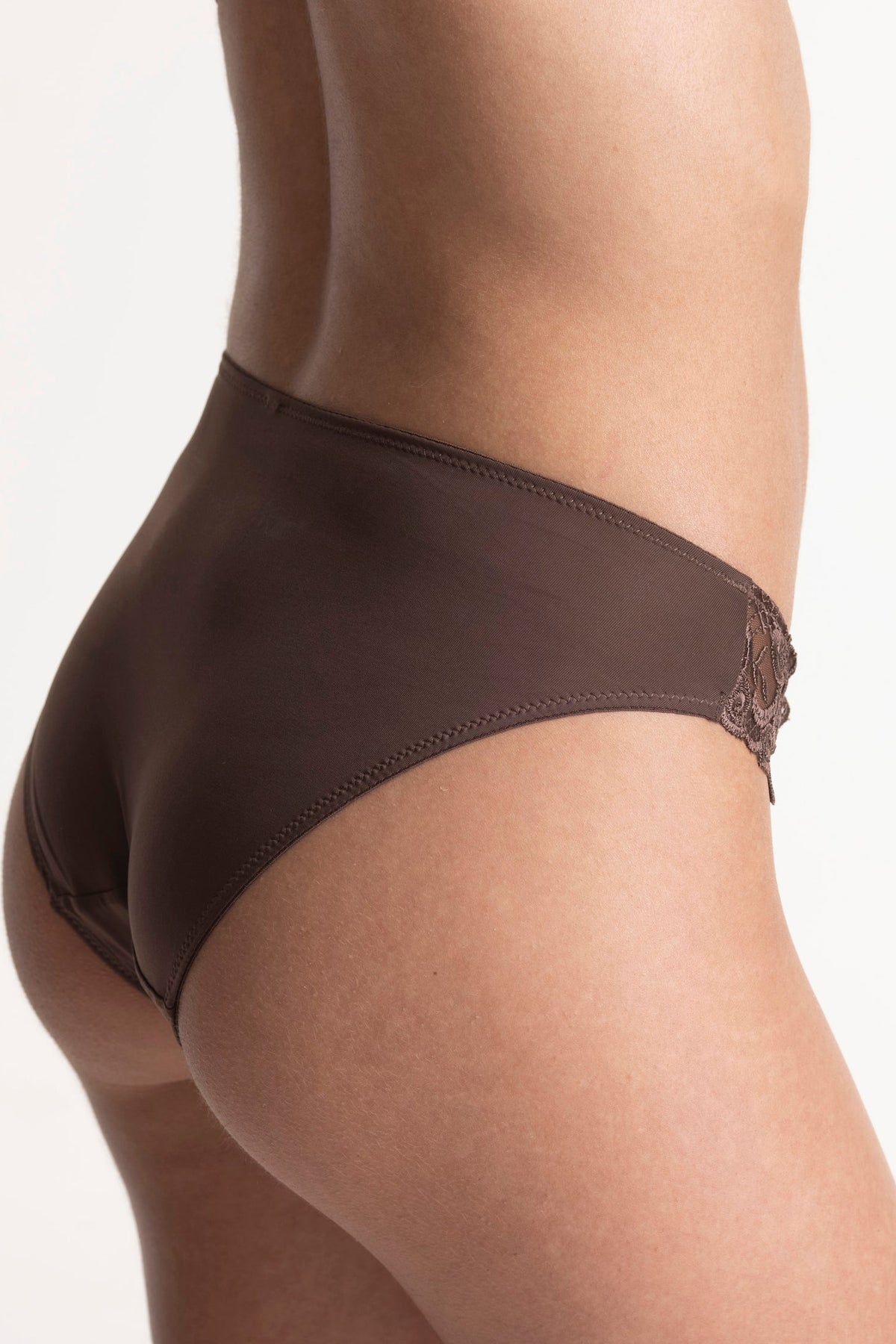 Body Brife תחתון שלם מעוטר תחרה