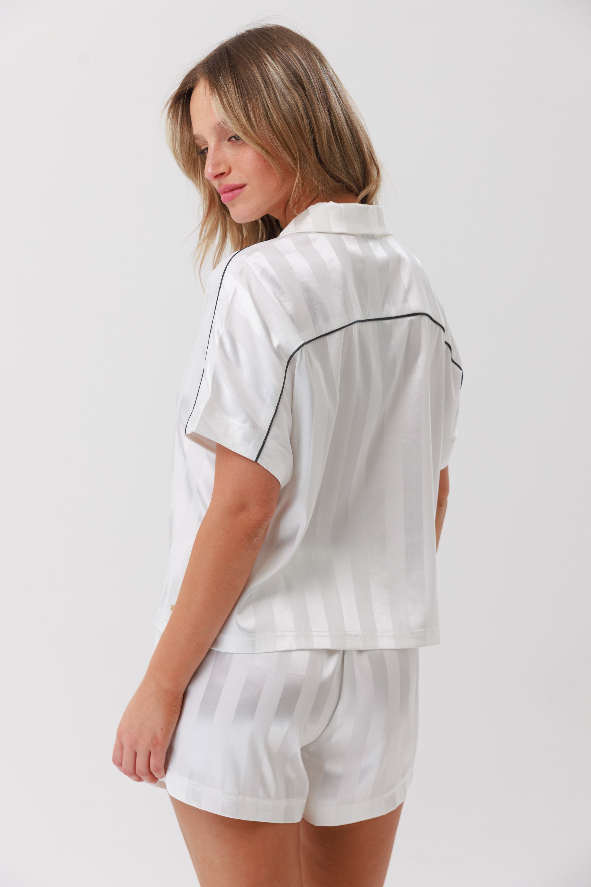 Satin Jacquard – סט פיג'מה מכופתרת יוקרתית