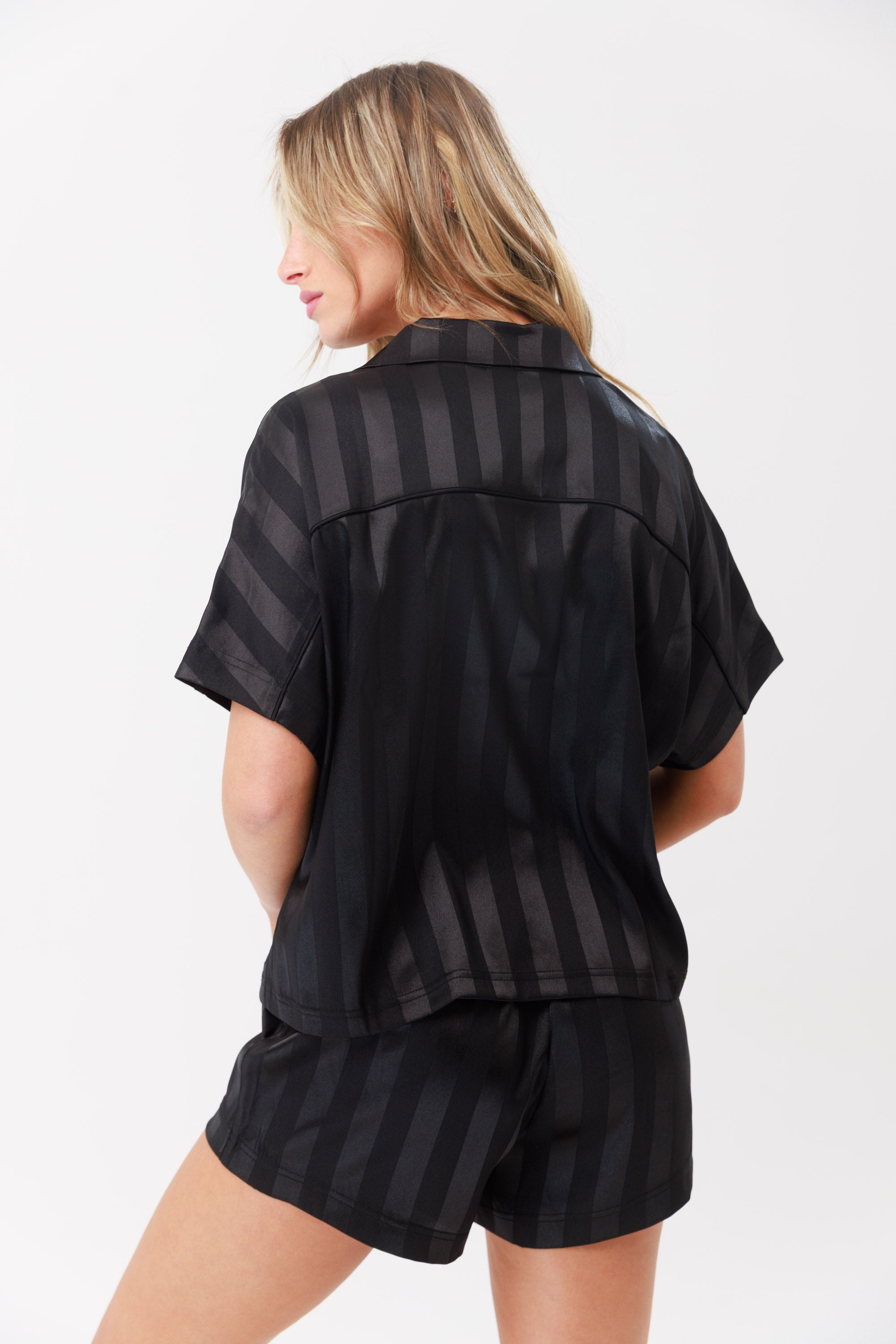 Satin Jacquard – סט פיג'מה מכופתרת יוקרתית