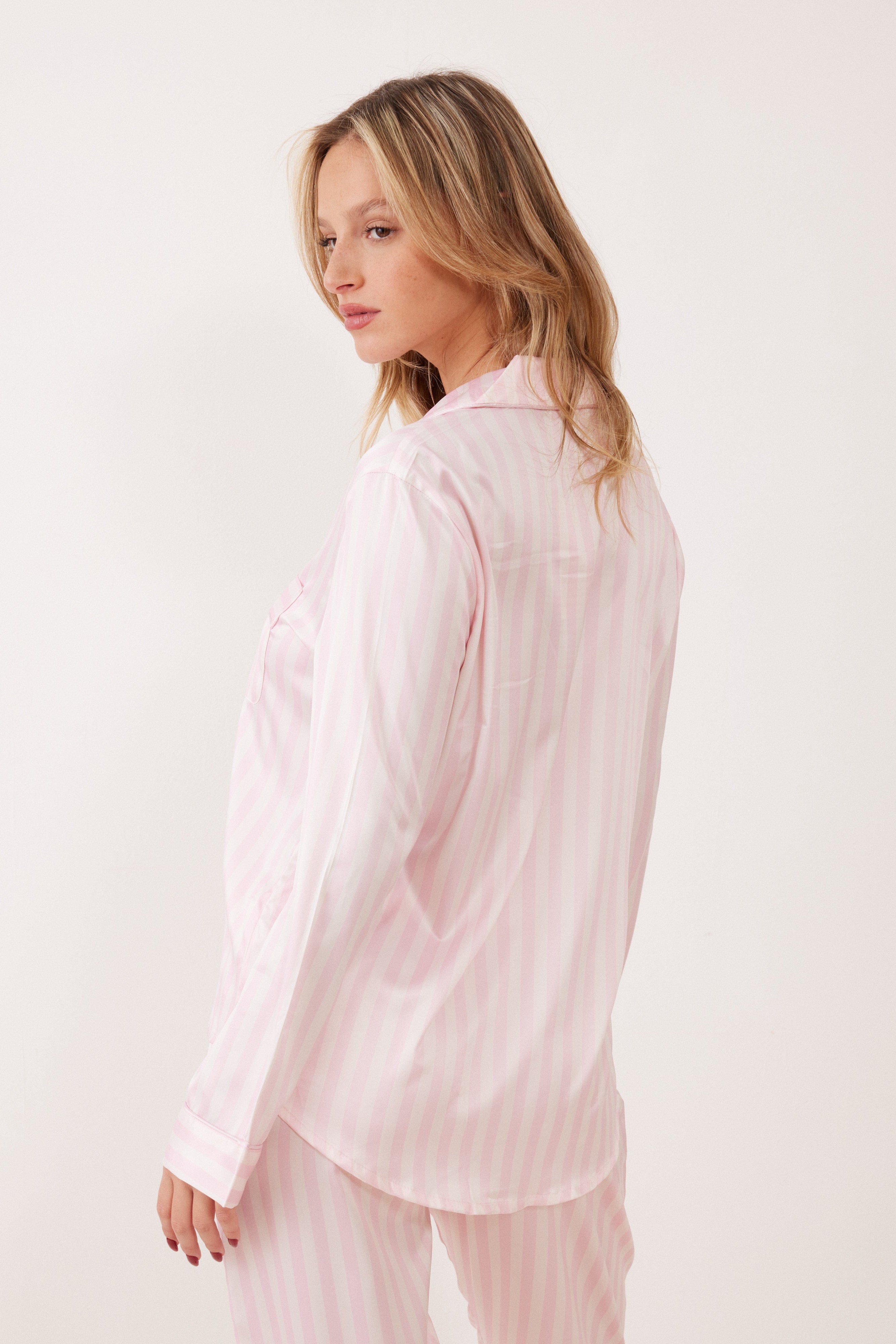 CINDY חליפת סאטן מכפותרת פסים