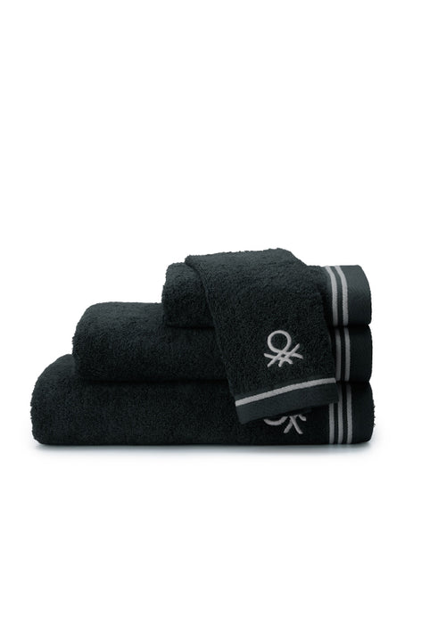 מגבת ענק 90/150 סמ  חלק עם רקמה - שחור Benetton