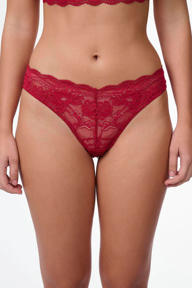 תחתון תחרה ברזילאי גבוה חתך - אדום יין