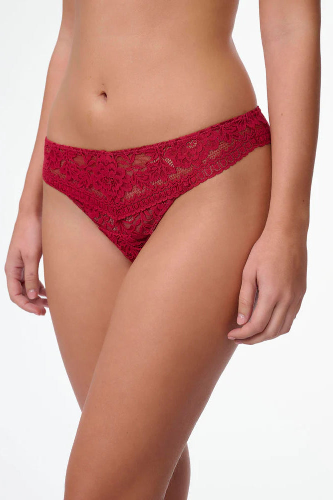 תחתון חוטיני תחרה - אדום יין