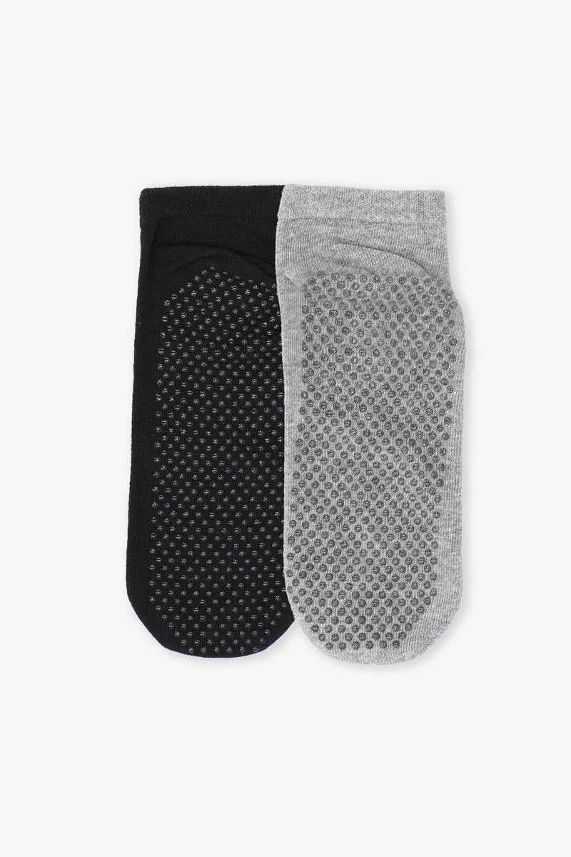 שני זוגות גרבי יוגה