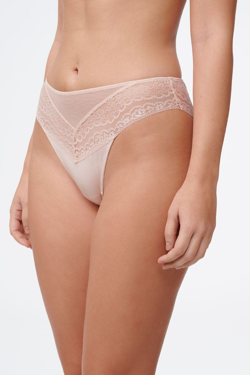 תחתון ברזילאי בשילוב בדי מיקרו רשת ותחרה